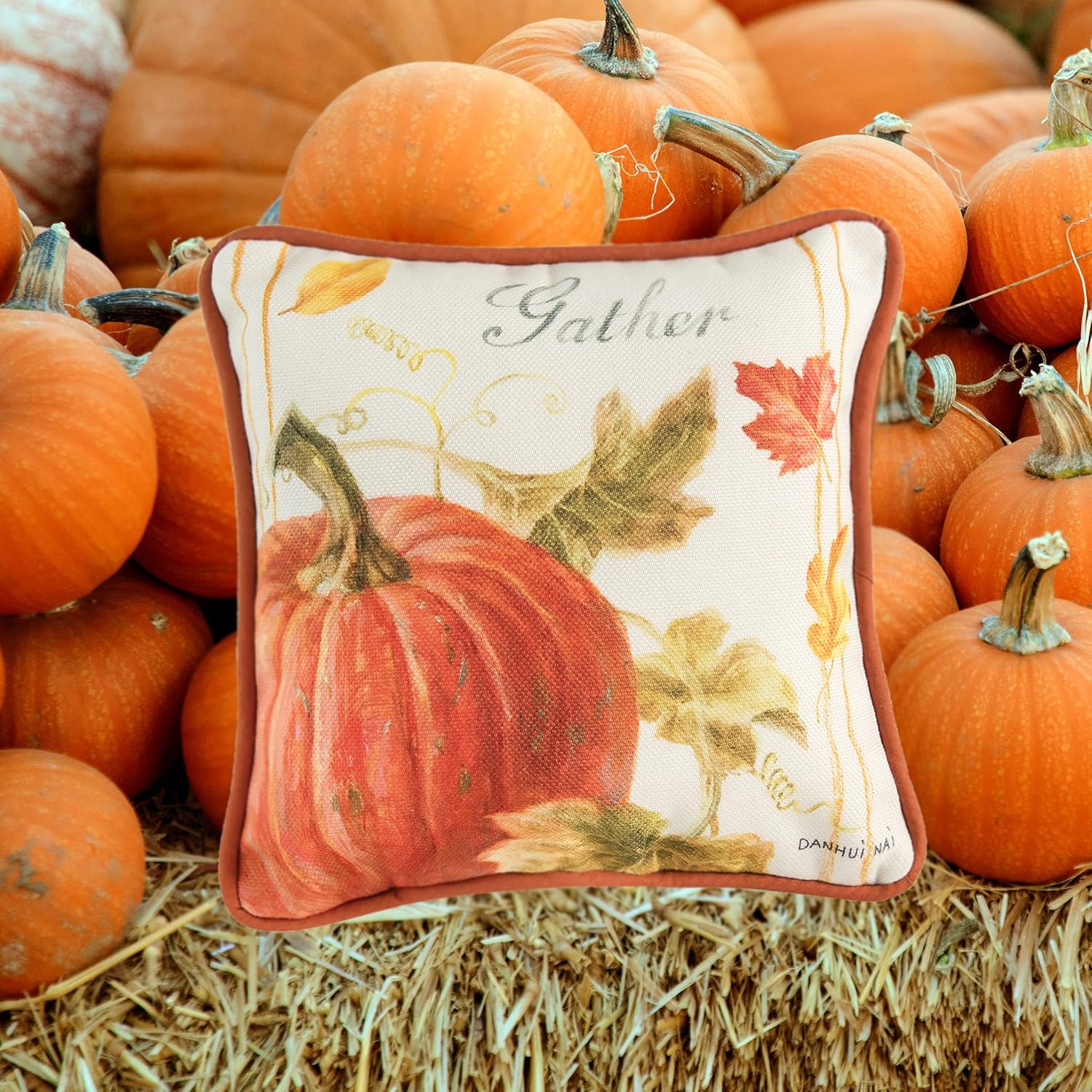 C&F Home 8 x 8 pulgadas, decoración pequeña de calabaza, almohada de cosecha de otoño para sofá o cama, 8 x 8 pulgadas, color marrón