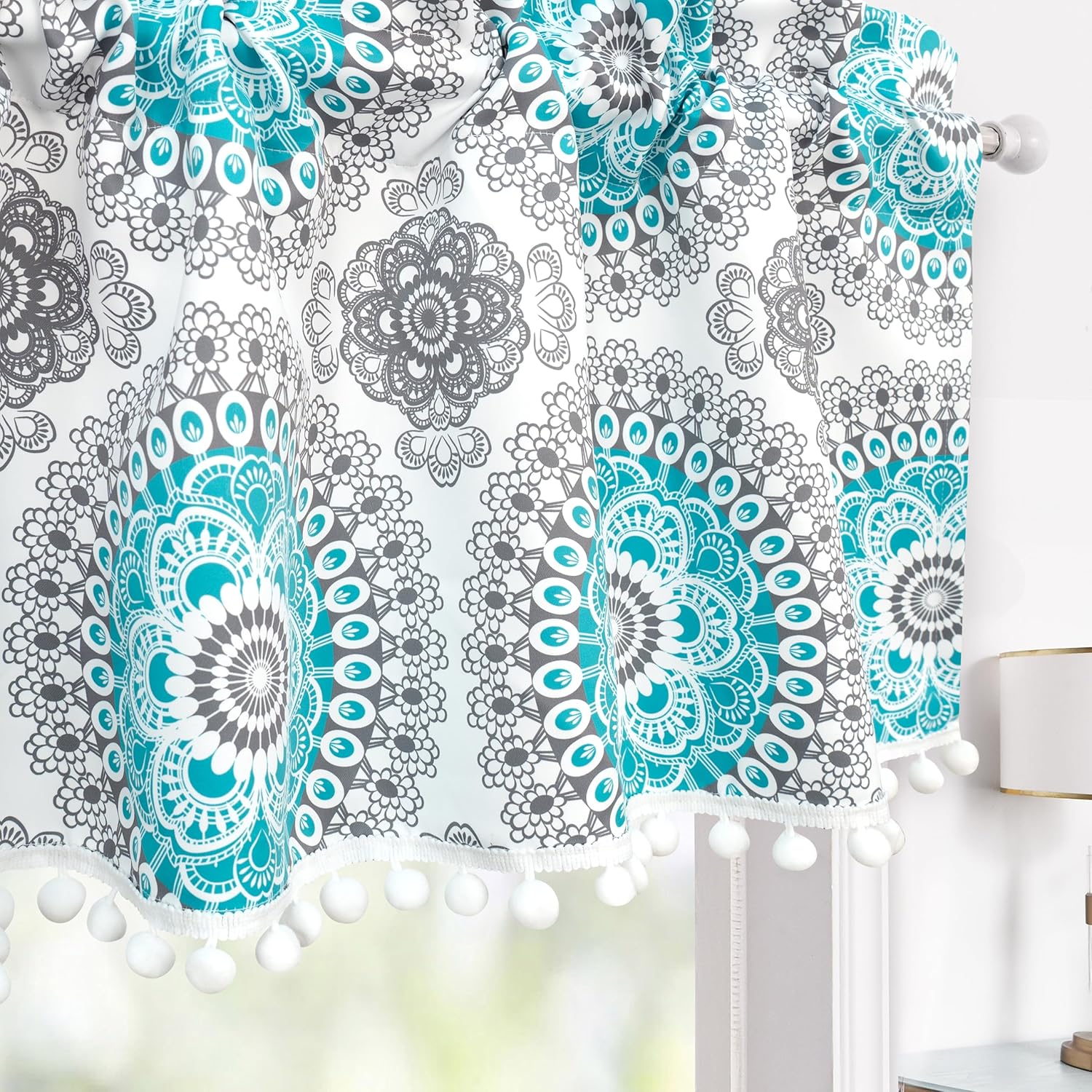 DriftAway Cortinas para dormitorio, con patrón bohemio de medallón Bella para oscurecer la habitación, cortina corta con ribete de pompones, cenefa
