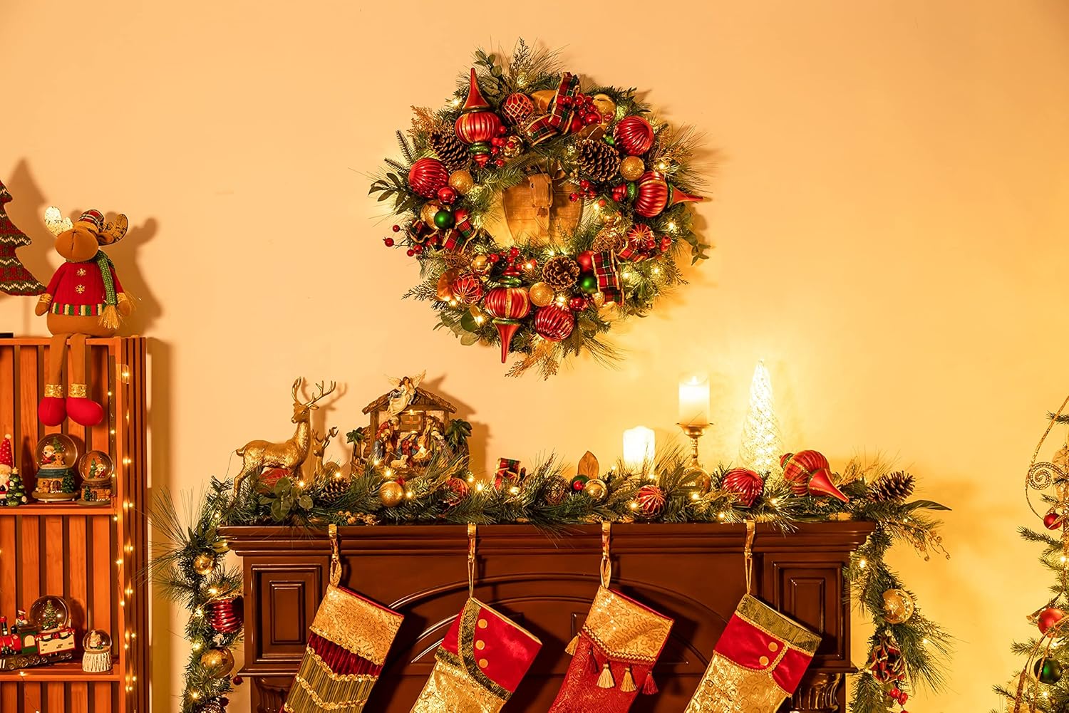 Valery Madelyn Corona de Navidad preiluminada para puerta delantera con luces, corona de Navidad grande de 30 pulgadas con cinta de bola de Navidad