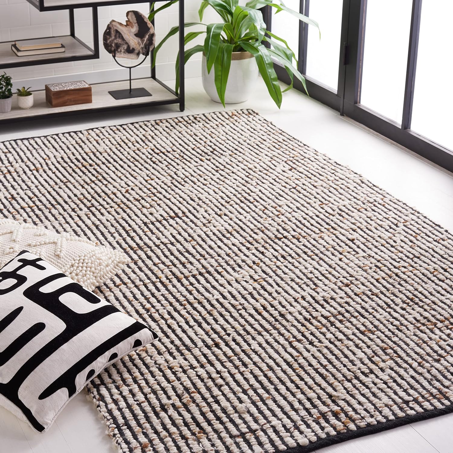 SAFAVIEH Natura Collection – Alfombra decorativa de 4 x 6 pies, color negro y marfil, hecha a mano de lana y yute, ideal para zonas de alto tráfico