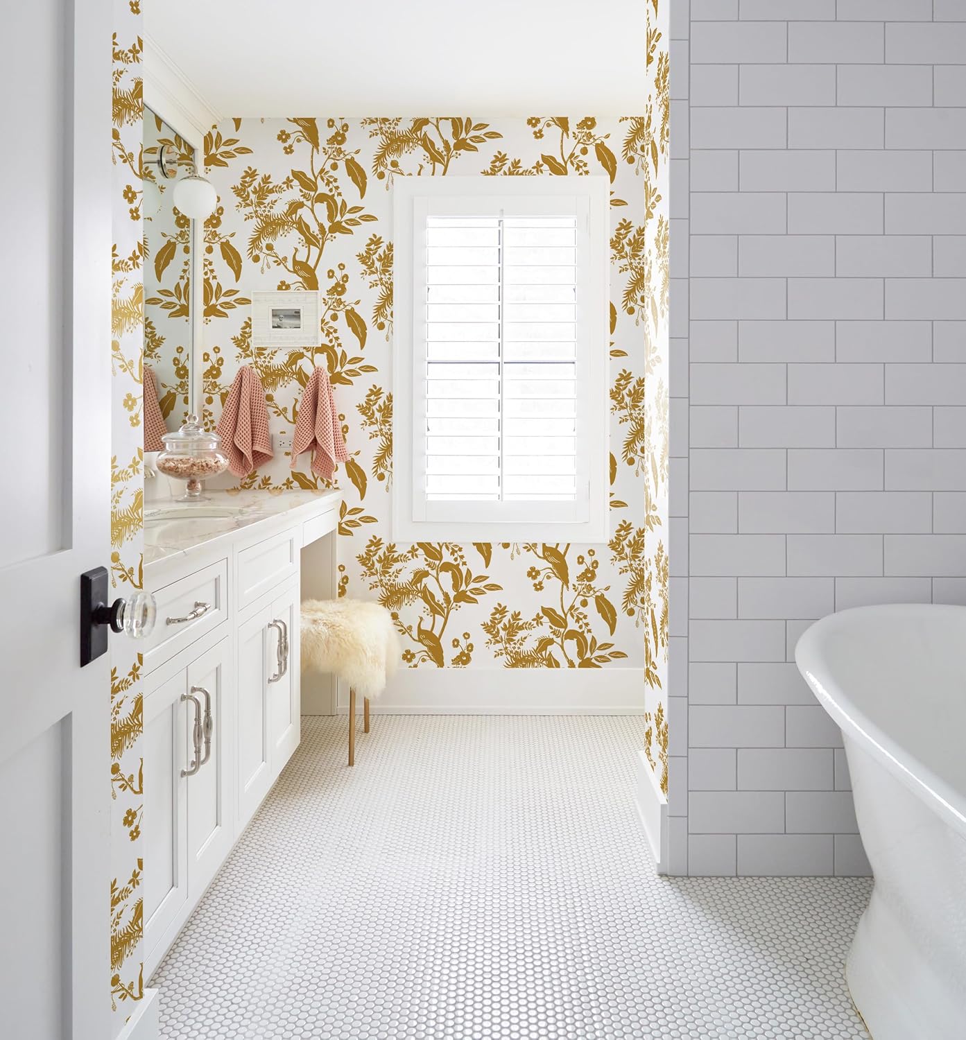 GloryTik Papel tapiz dorado floral de 17.3 x 197 pulgadas, papel tapiz autoadhesivo con diseño floral dorado y blanco, extraíble, impermeable, para