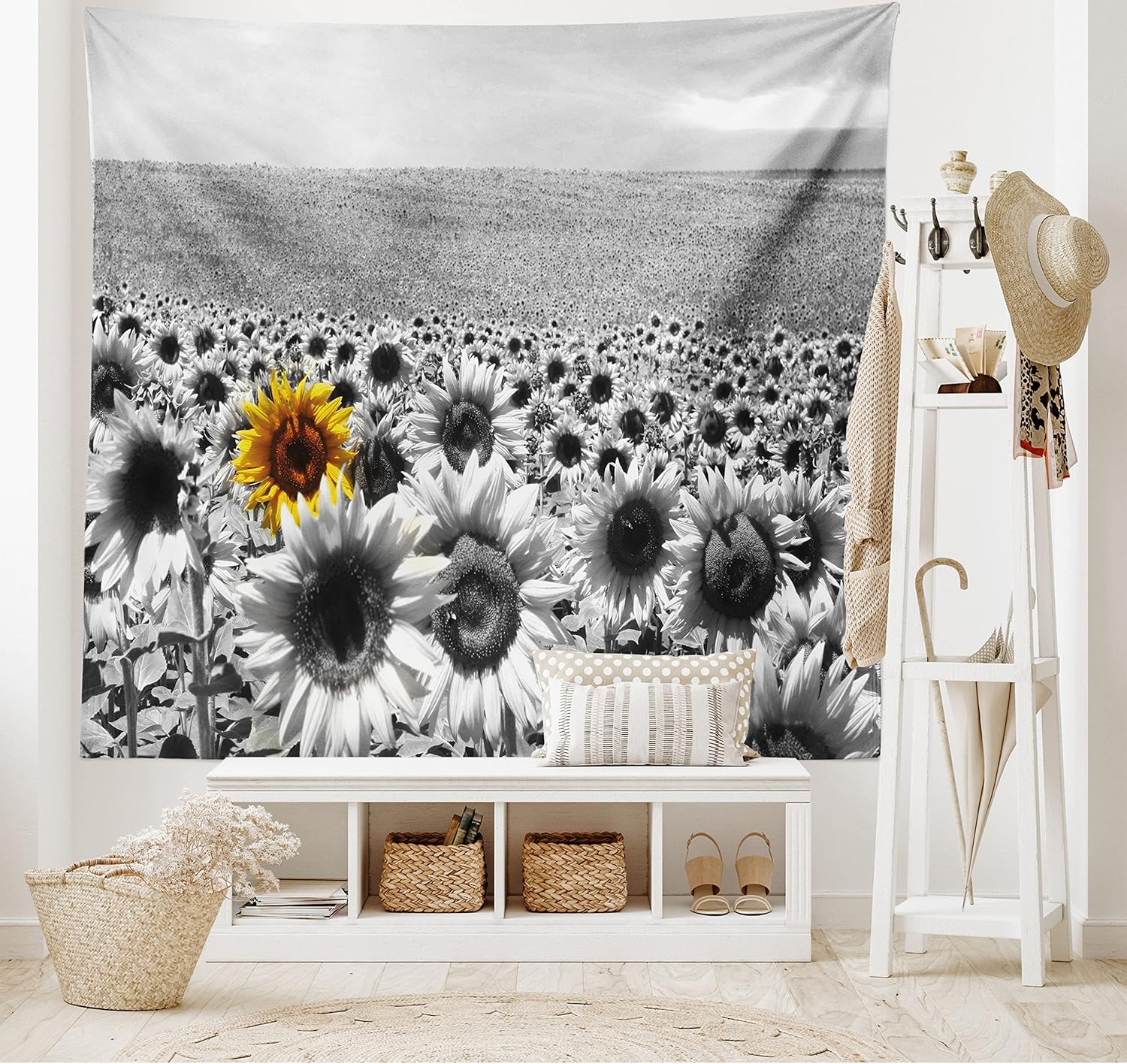 Lunarable Tapiz moderno, campo de girasol, blanco y negro, una sola flor amarilla, paisaje, individualidad, decoración de tela para colgar en la