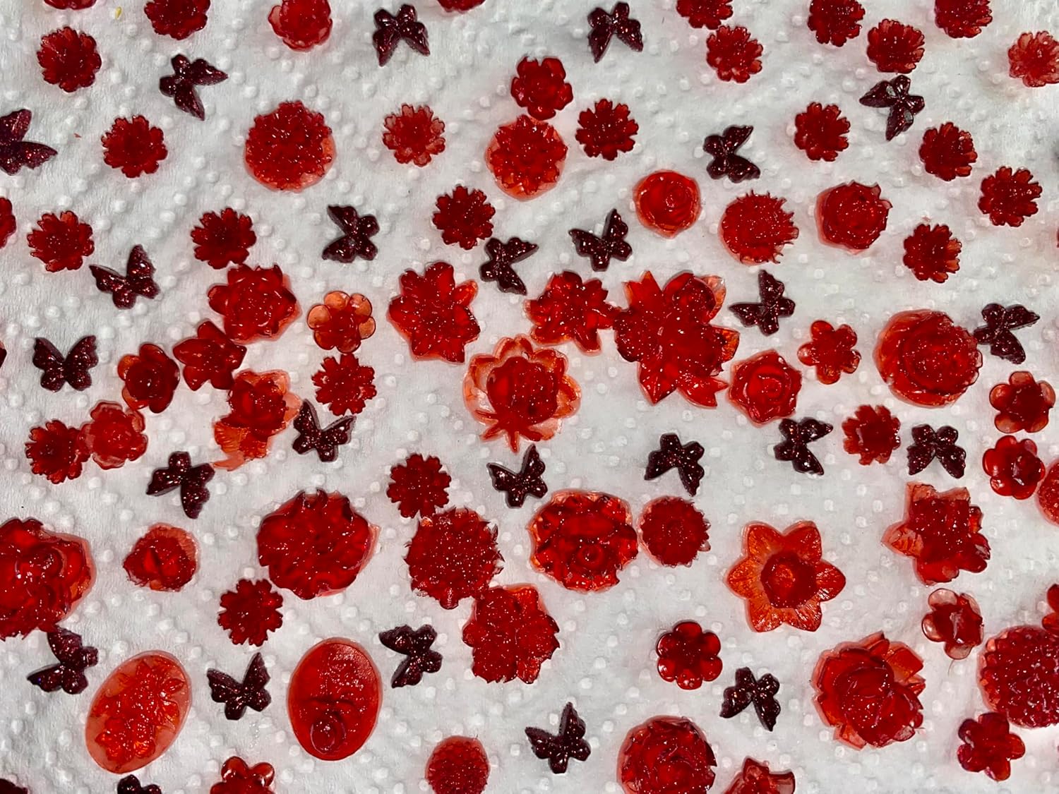 Abalorios acrílicos surtidos de flores, múltiples formas, flores, mariposa, lazo, 3D, dijes de uñas huecas, perlas huecas (rojo)