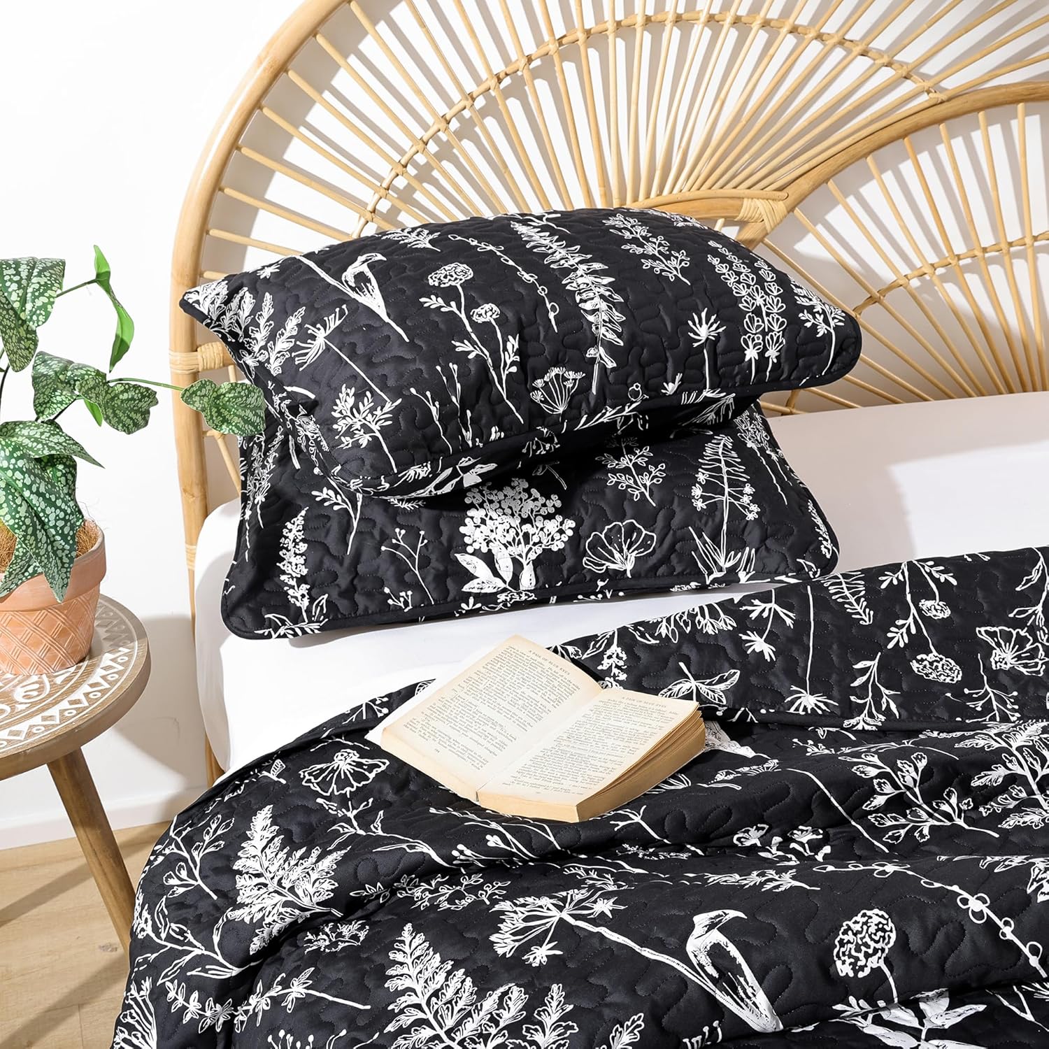 JANZAA Colchas negras tamaño Queen botánico de 3 piezas con patrón floral de microfibra ligera reversible 1 edredón tamaño Queen y 2 fundas de