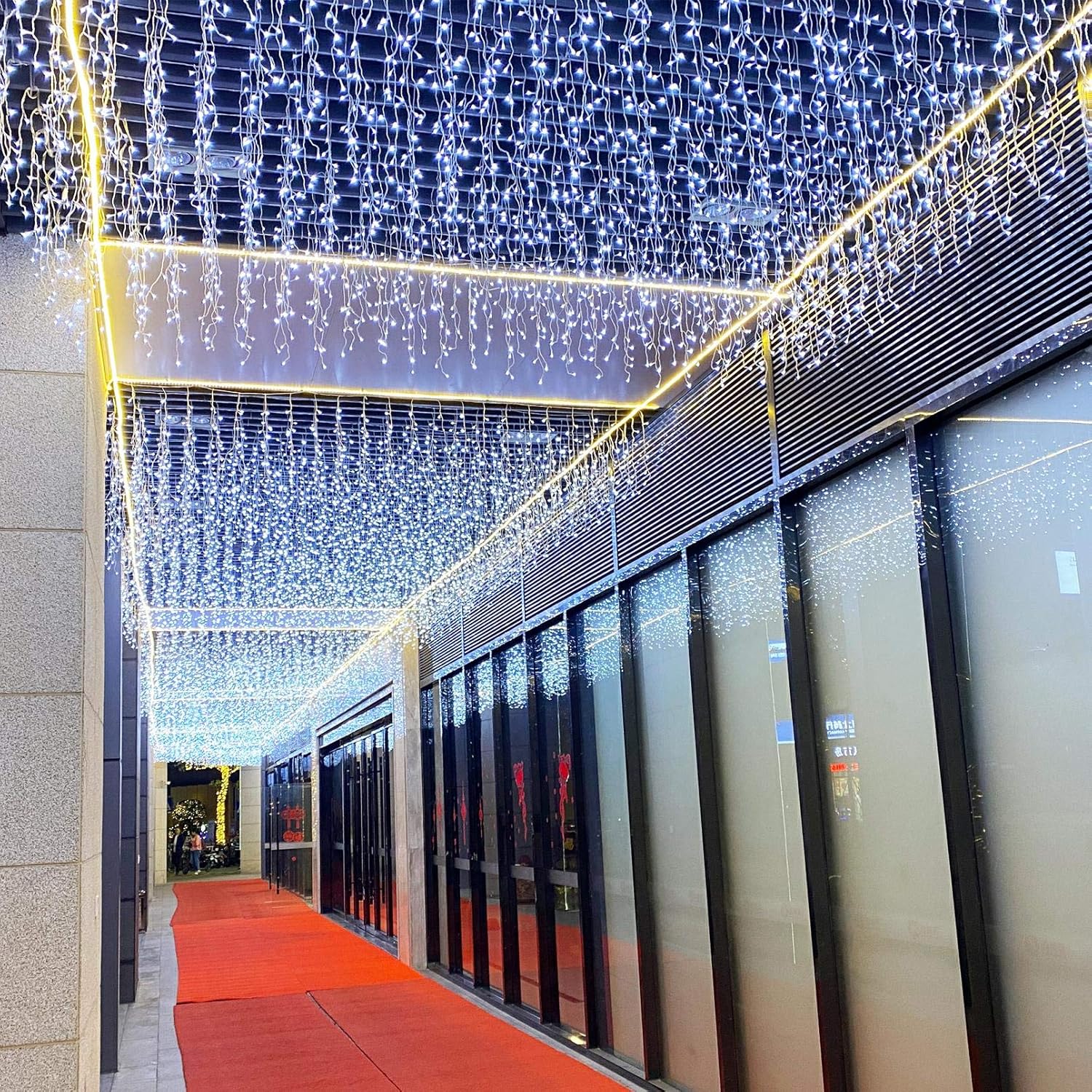 ZIMINGU Luces de goteo de carámbanos, 13 pies, 144 LED, 8 modos de Navidad, conectables, cortina de ventana, cascada de hadas, tira de luces de