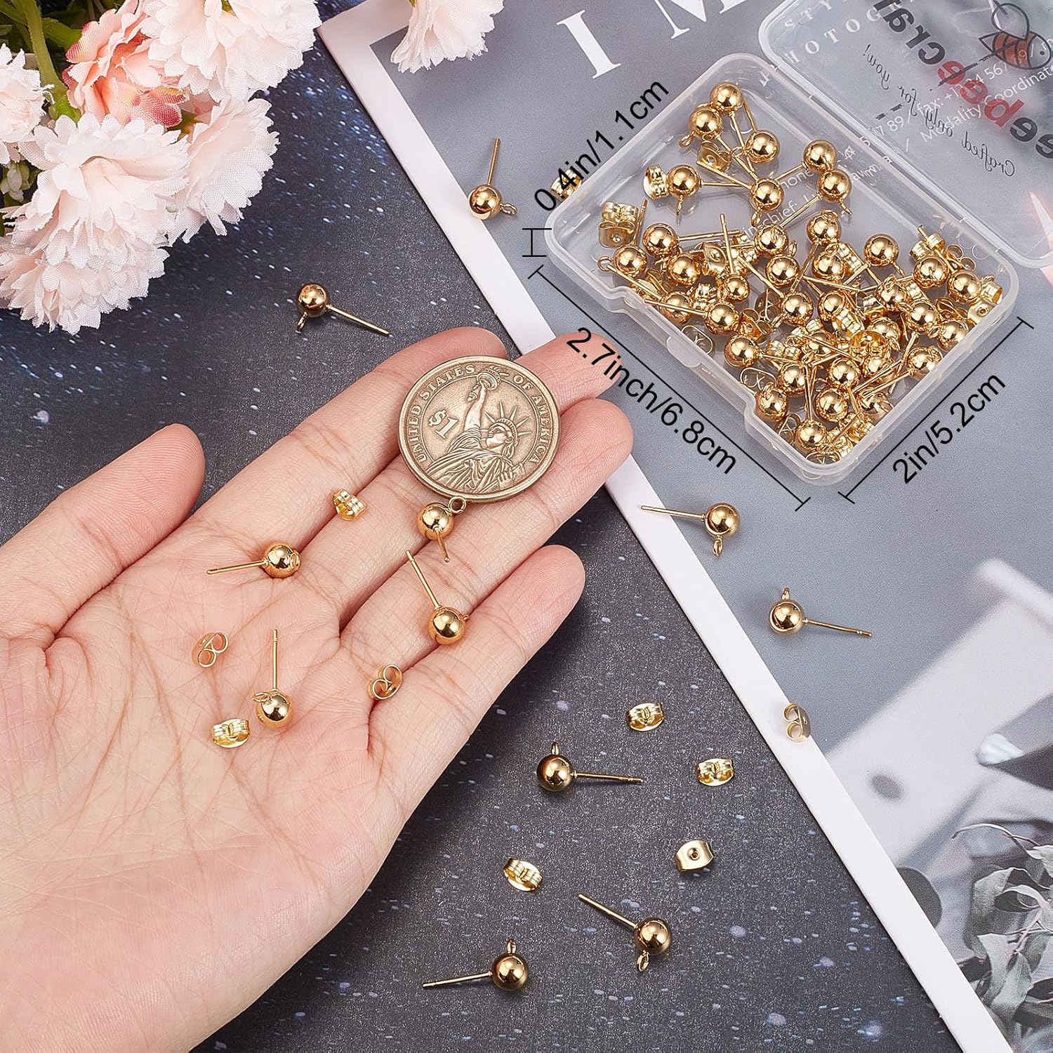 Beebeecraft 1 caja de 50 piezas de aretes de bola chapados en oro de 24 quilates con bucles, componente de pasador de oreja de bola de 0.354 x 0.236