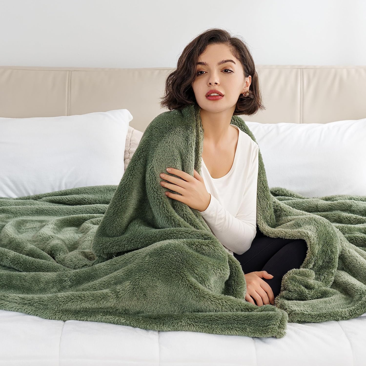 Berkshire Blanket Manta clásica de felpa extra-Fluffy, manta de cama tamaño Queen, suave y mullida manta de pelo largo para sofá, cama, verde salvia