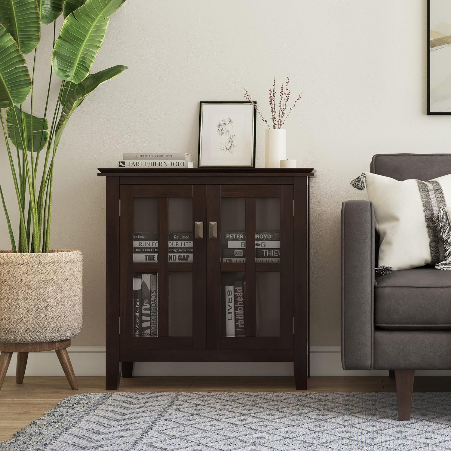 SIMPLIHOME Armario de madera maciza artesanal de 30 pulgadas de ancho contemporáneo de almacenamiento bajo en color marrón tabaco, para sala de
