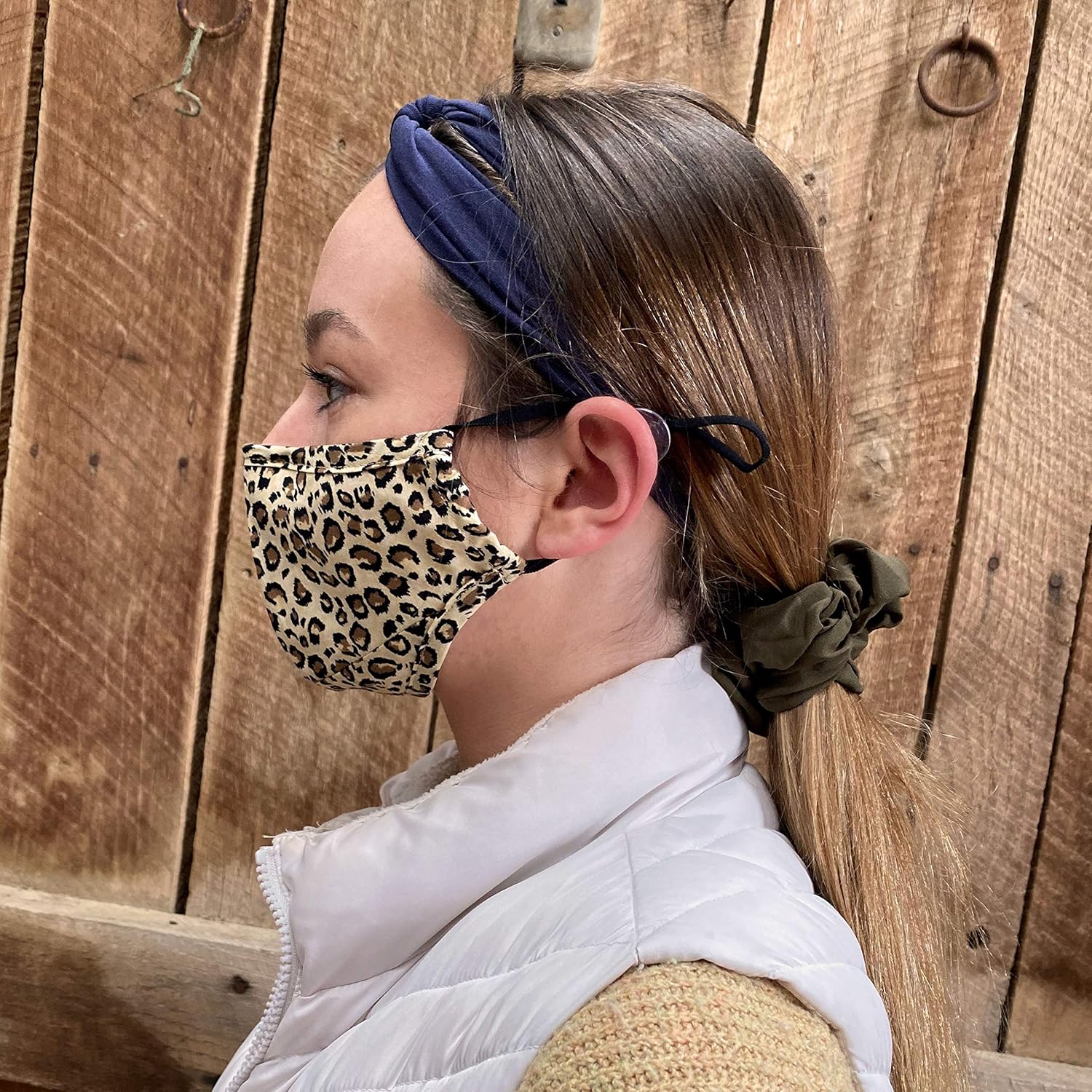 Diadema con botón protector de oídos para máscaras – Blanco