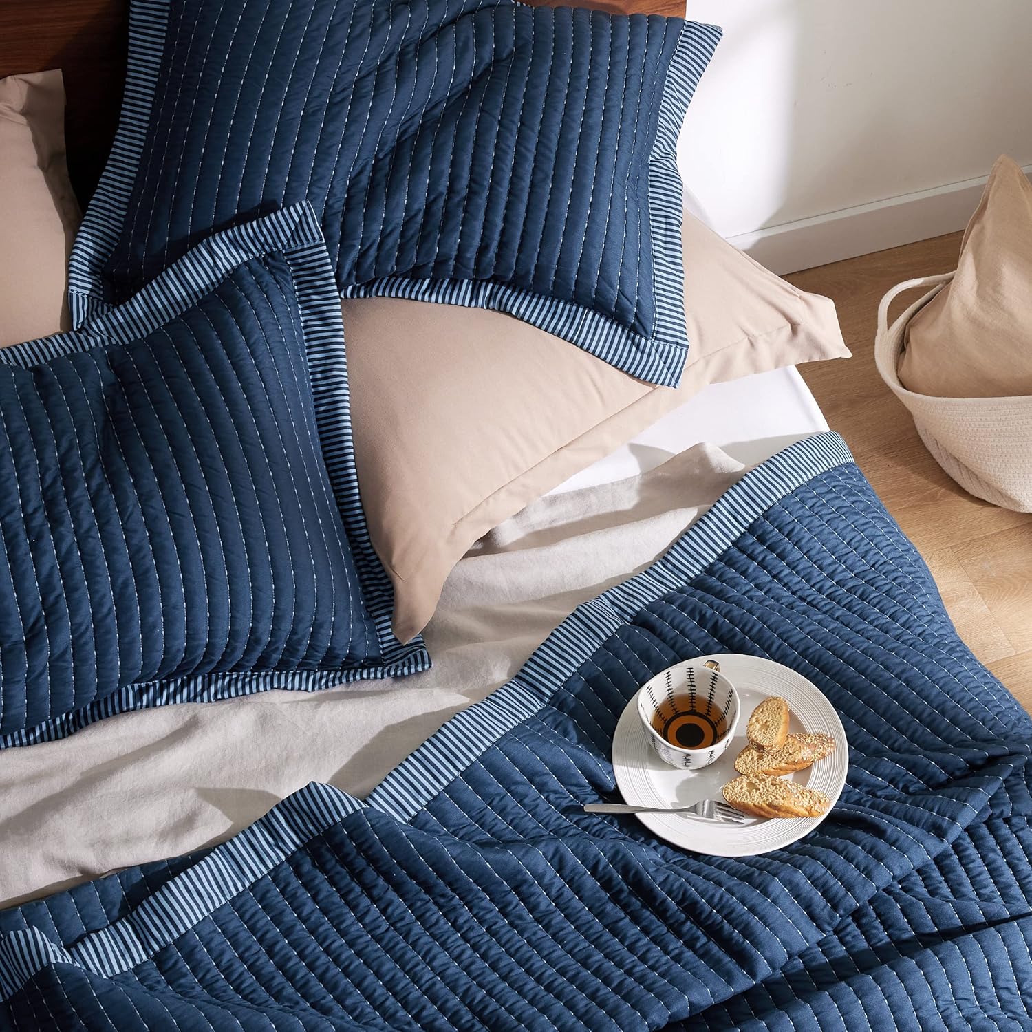 Bedsure Juego de edredón azul marino, tamaño Queen, juego de ropa de cama suave para todas las estaciones