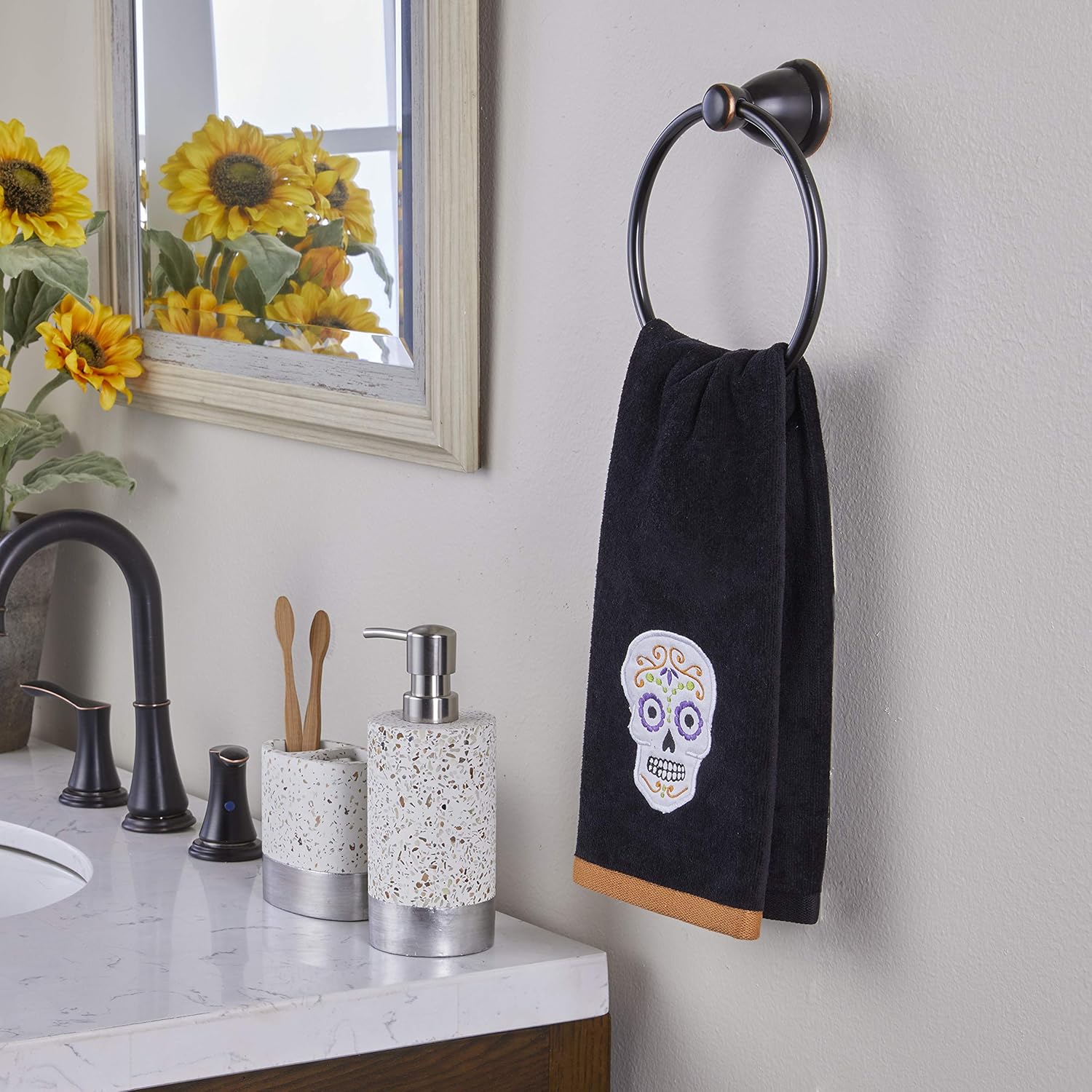 SKL Home de Saturday Knight Ltd. – Juego de toallas de mano Sugar Skull, color negro, paquete de 2