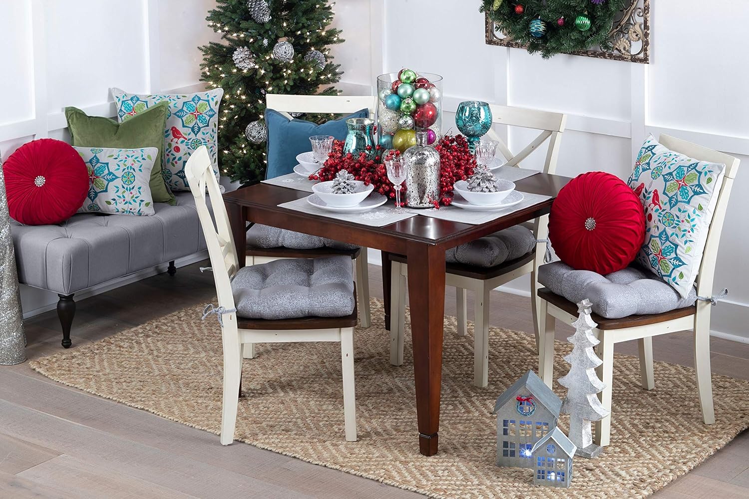 Pillow Perfect Almohada decorativa de copos de nieve y bayas, 20 pulgadas, multicolor