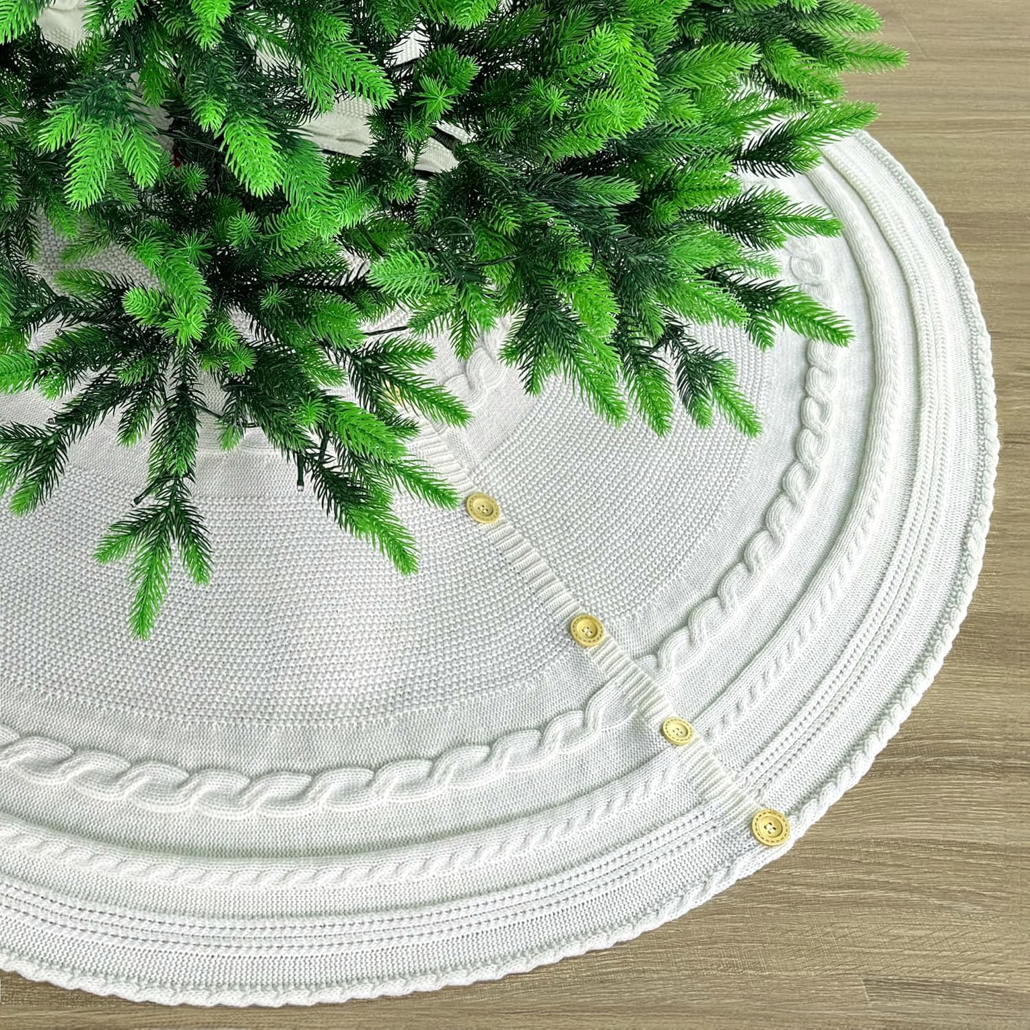 Falda de árbol de Navidad de 48 pulgadas con botones de roble, color blanco crema