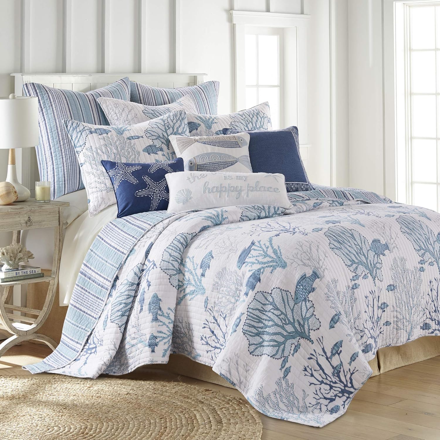 Levtex Home – Juego de edredón Lacey Sea – Edredón KingCal King + dos fundas de almohada King – Coral costero – Azul y blanco – Tamaño del edredón