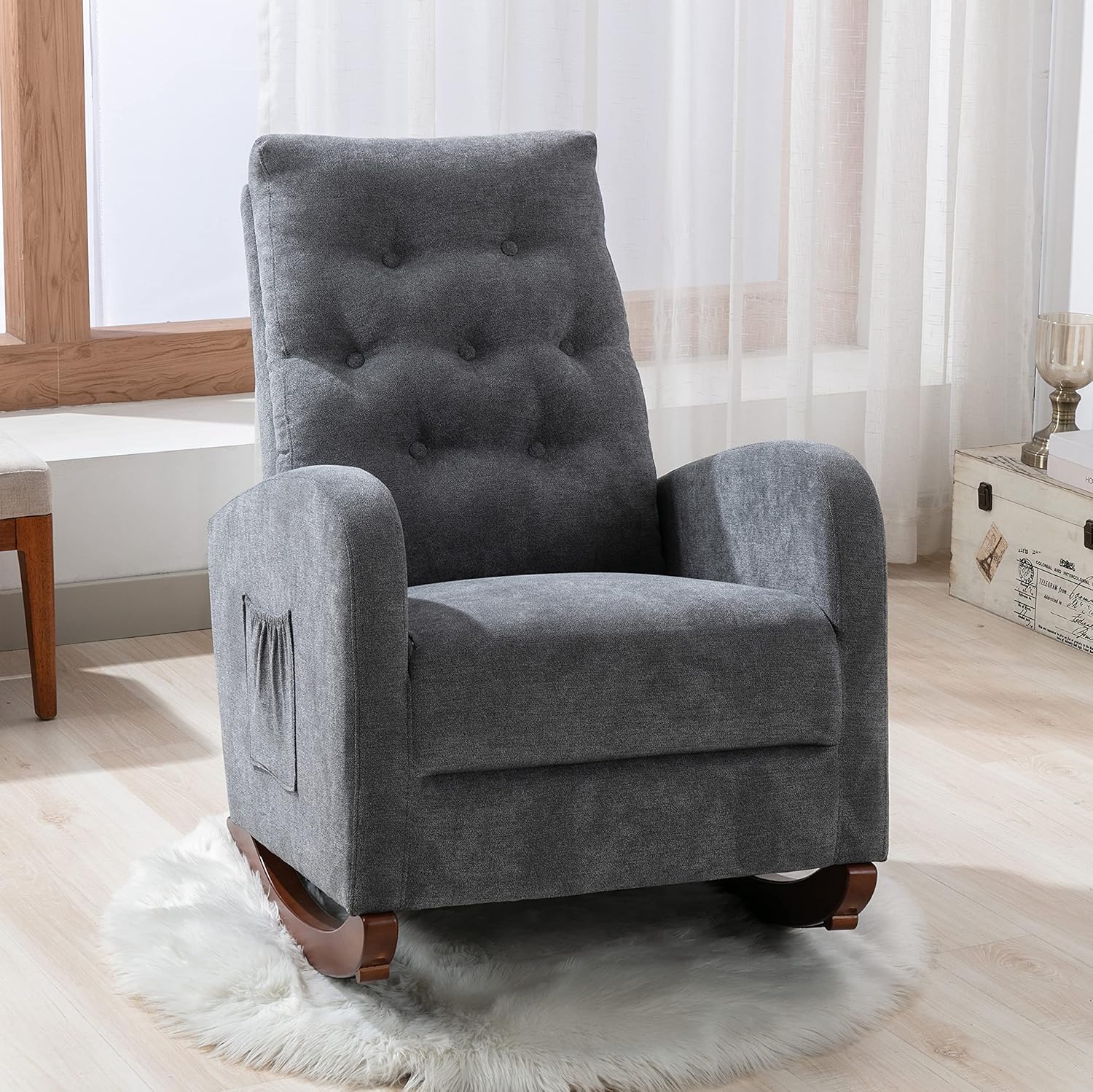 Silla mecedora para guardería, asiento tapizado de tela con respaldo alto y reposabrazos, ideal para lactancia, silla cómoda para sala de estar con