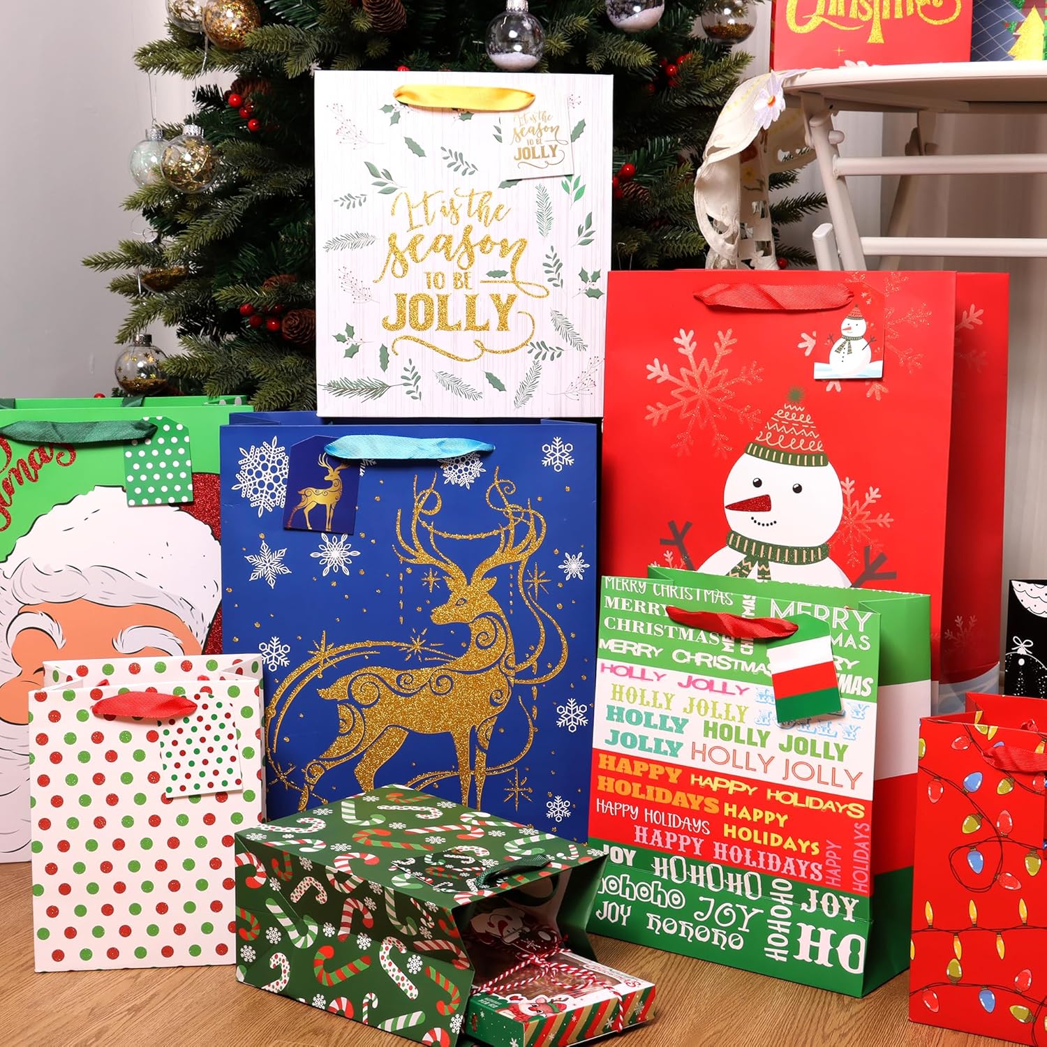 Giiffu Bolsas de regalo brillantes de Navidad, 12 estilos de bolsas de Navidad a granel, bolsas de Navidad con asas, bolsas de regalo reutilizables,
