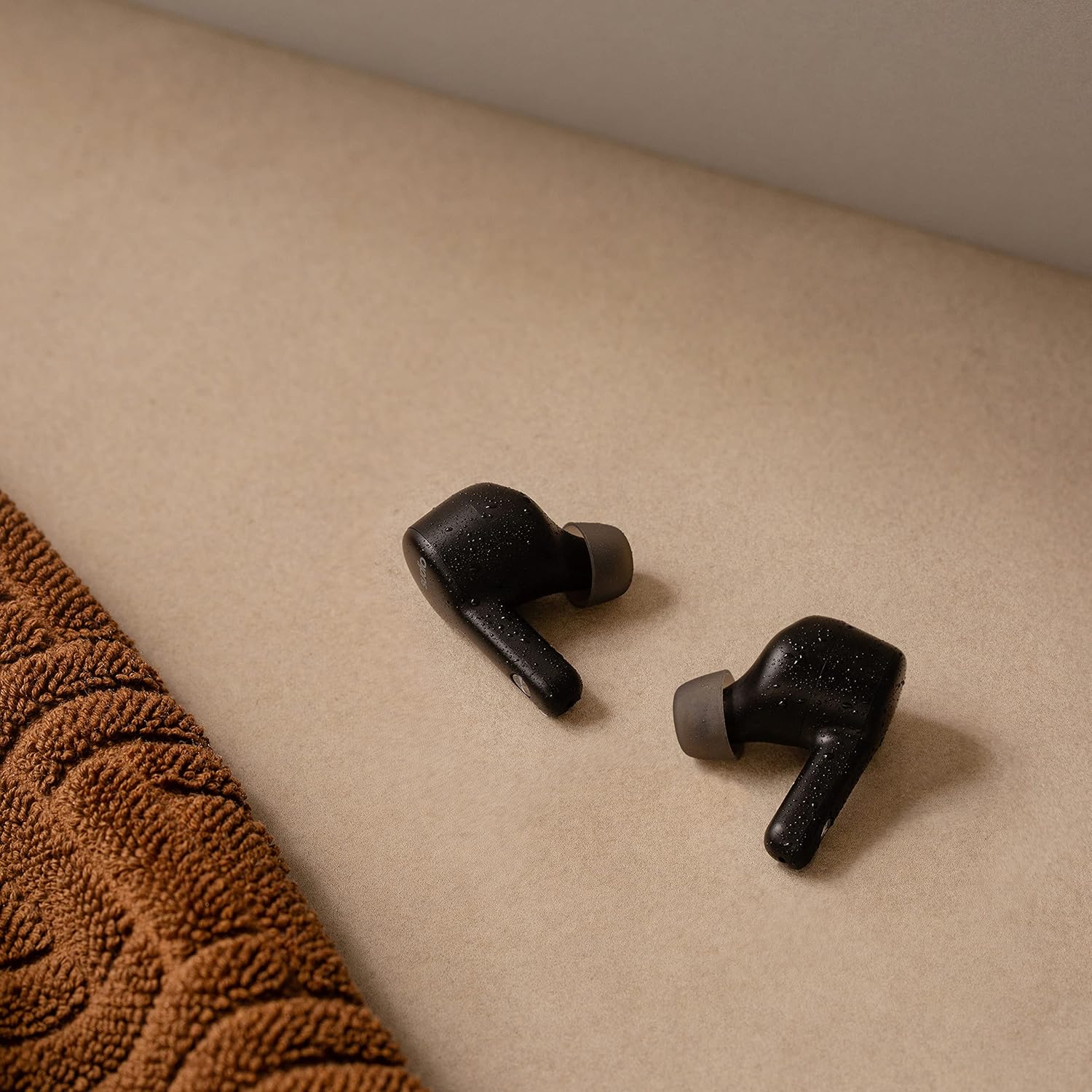 Sudio Auriculares inalámbricos A2 con funda de carga, auriculares con cancelación de ruido intrauditivos con micrófono, Bluetooth 5.2, tiempo de