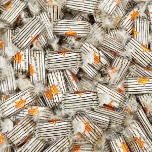 Atkinson’s – Barras de caramelo de mantequilla de maní, dulces antiguos envueltos individualmente, paquete de 1.5 libras Atkinson’s – Barras de caramelo de mantequilla de maní, dulces antiguos envueltos individualmente, paquete de 1.5 libras