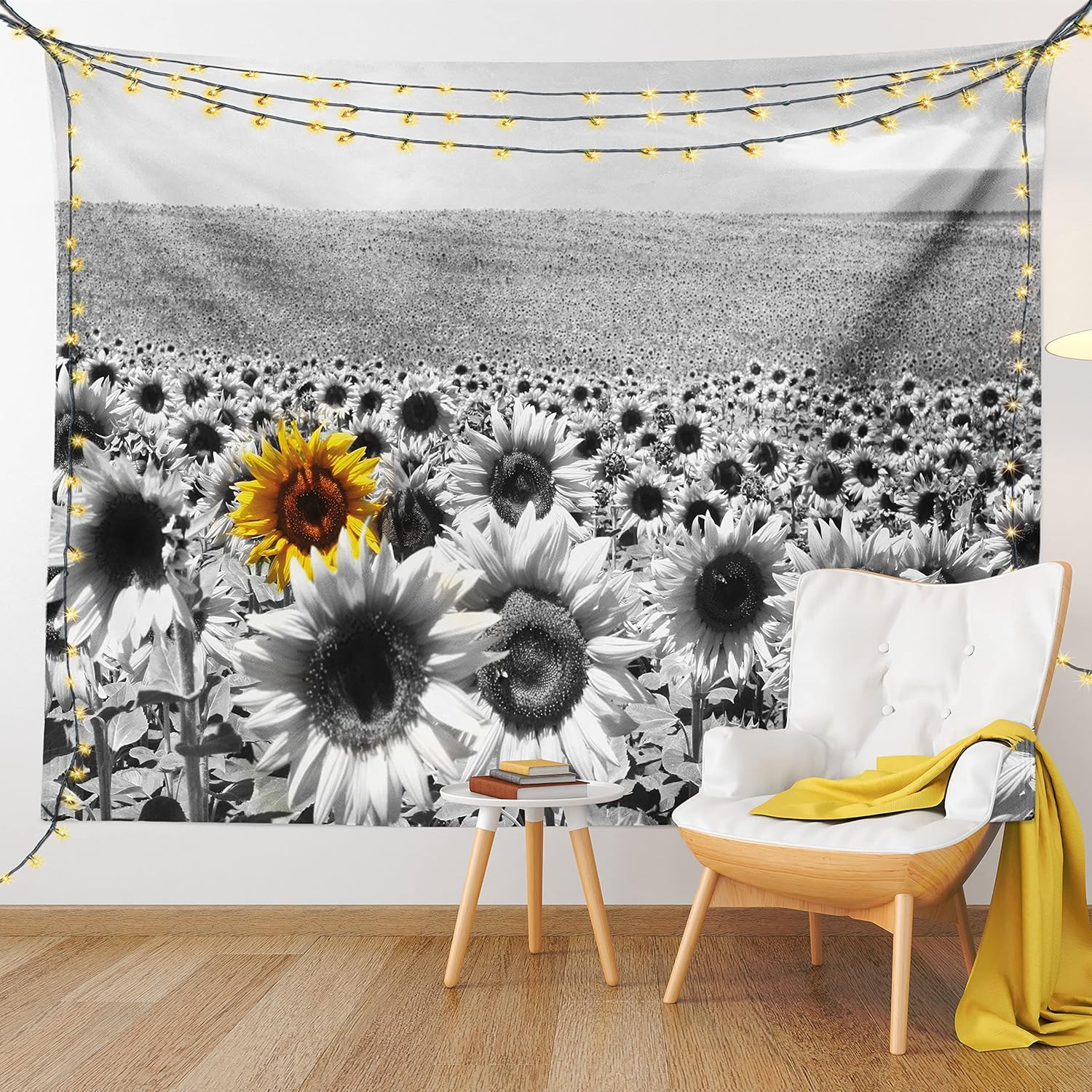 Lunarable Tapiz moderno, campo de girasol, blanco y negro, una sola flor amarilla, paisaje, individualidad, decoración de tela para colgar en la
