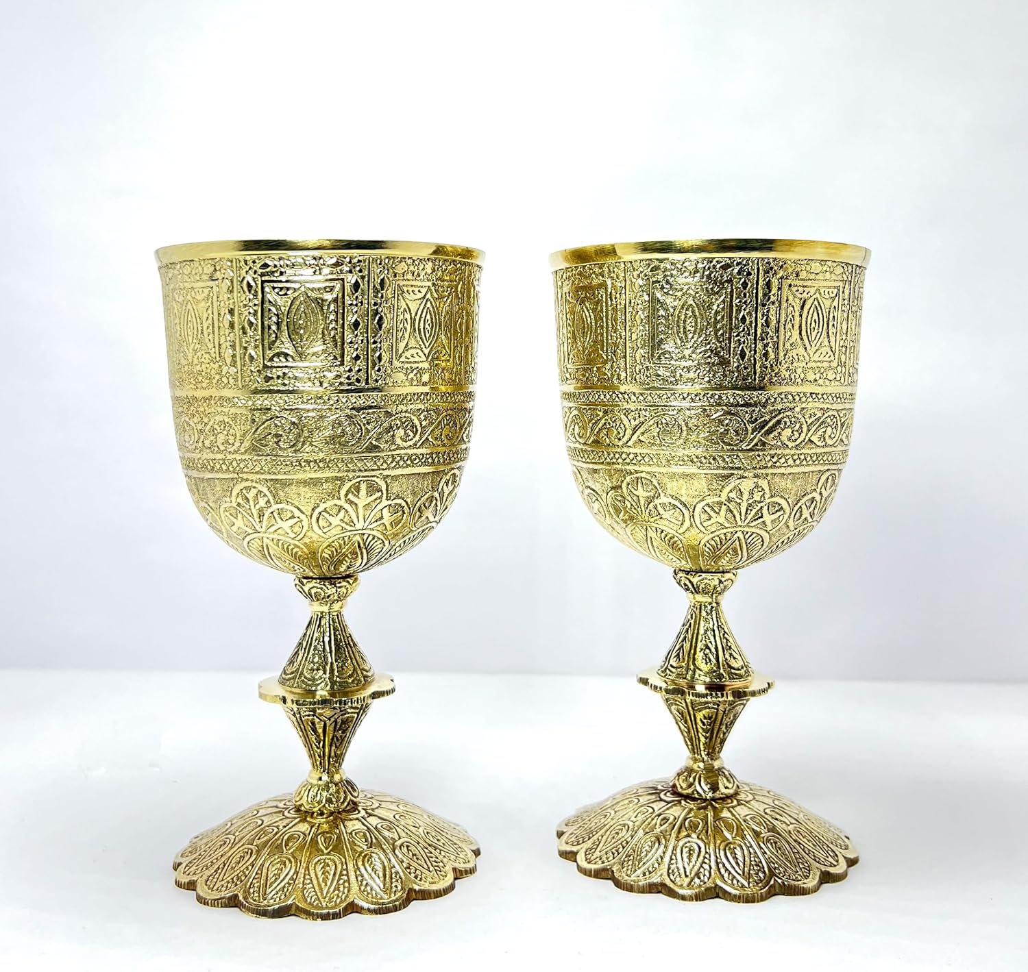 Morcomart Cáliz de latón brillante para bebidas de 10 onzas, vaso litúrgico ritual, copa de latón real, cáliz de boda de vino dorado, regalo para