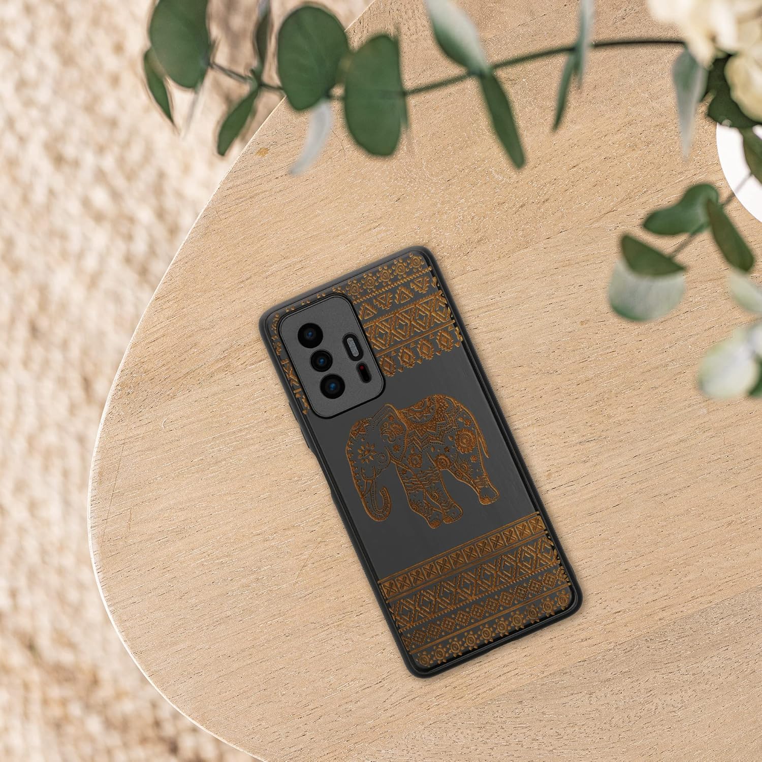 kwmobile Funda de madera compatible con Xiaomi 11T  11T Pro – Funda – Elefante de madera con patrón marrón claronegro
