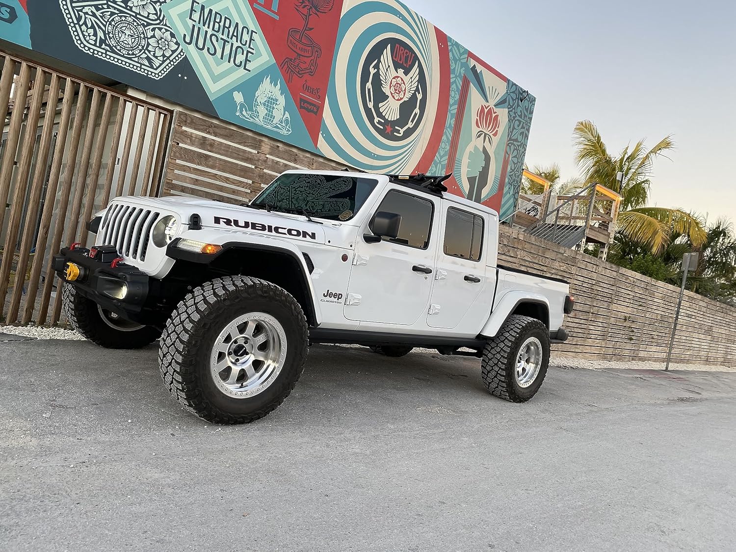 SPIDERWEBSHADE Parasol de malla para Jeep compatible con Jeep Gladiator JT de 4 puertas (2018 -actual), fabricado en los Estados Unidos, parasol de