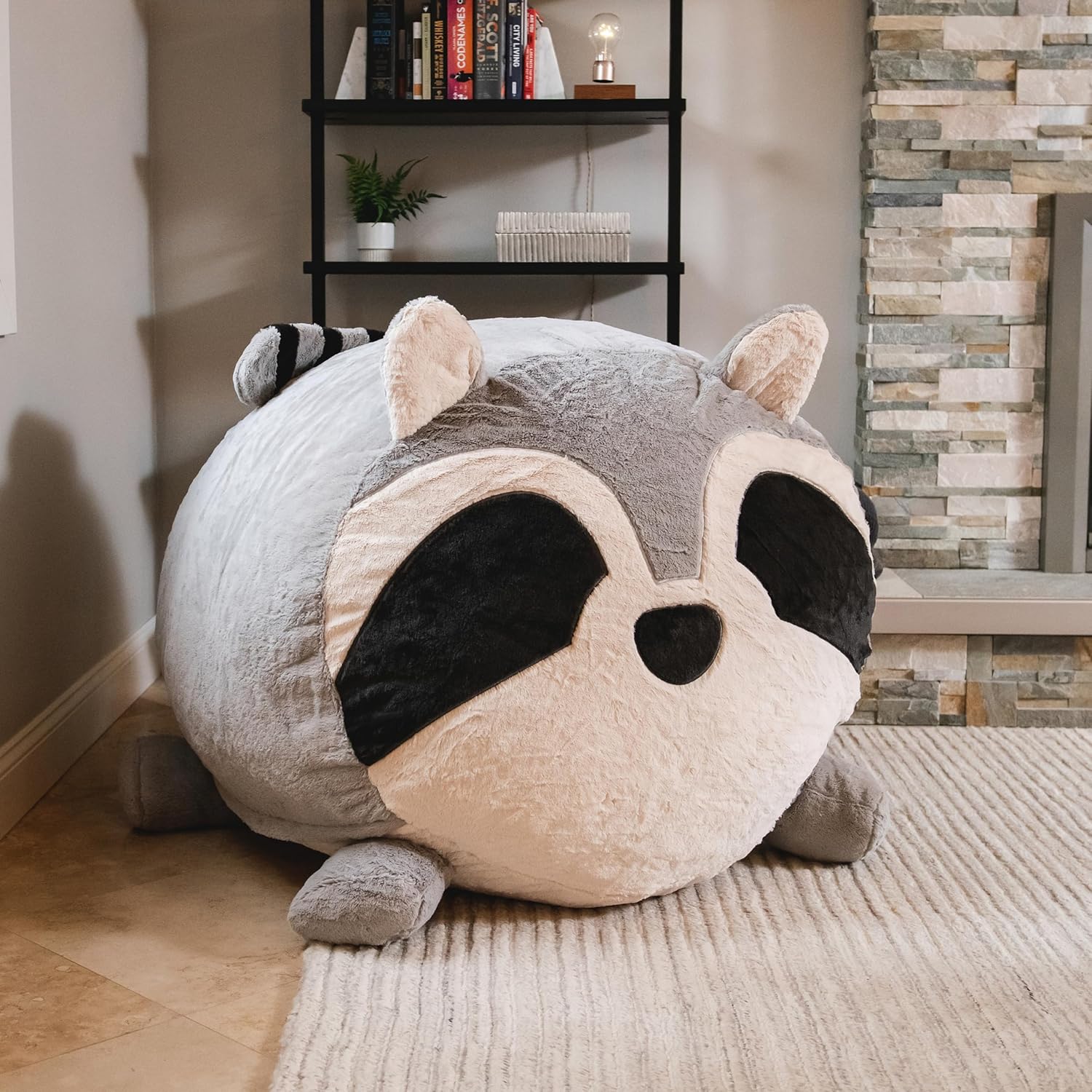 Big Joe Wild Things – Puf de animales relleno de espuma con funda extraíble, Rocky Raccoon Snugglepuff, piel sintética suave, 3 pies de grande