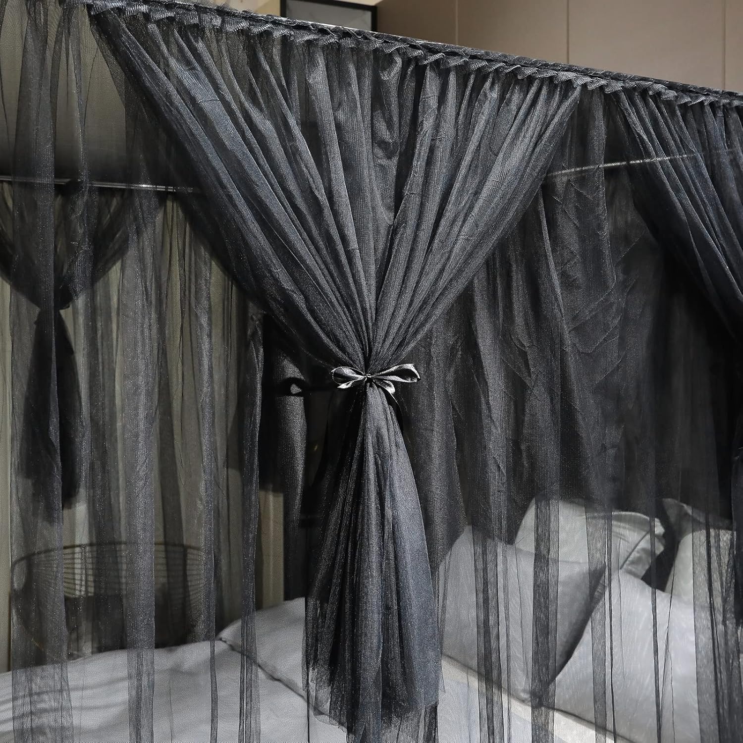 Joyreap – Dosel de cama de 4 esquinas negro, lujosa, diseño de red acogedora y lujosa real, elegantes accesorios de decoración de dormitorio para