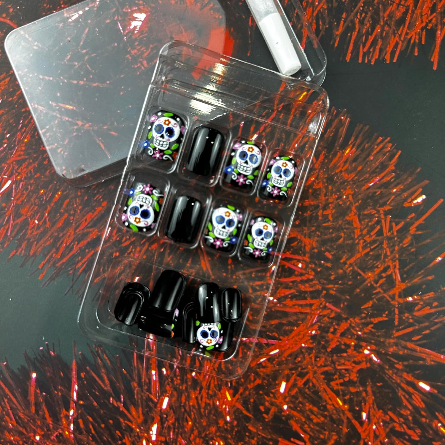 Uñas postizas a presión de Halloween, cortas ovaladas, con bonito diseño de calavera, uñas con pegamento, color negro brillante, cobertura completa,