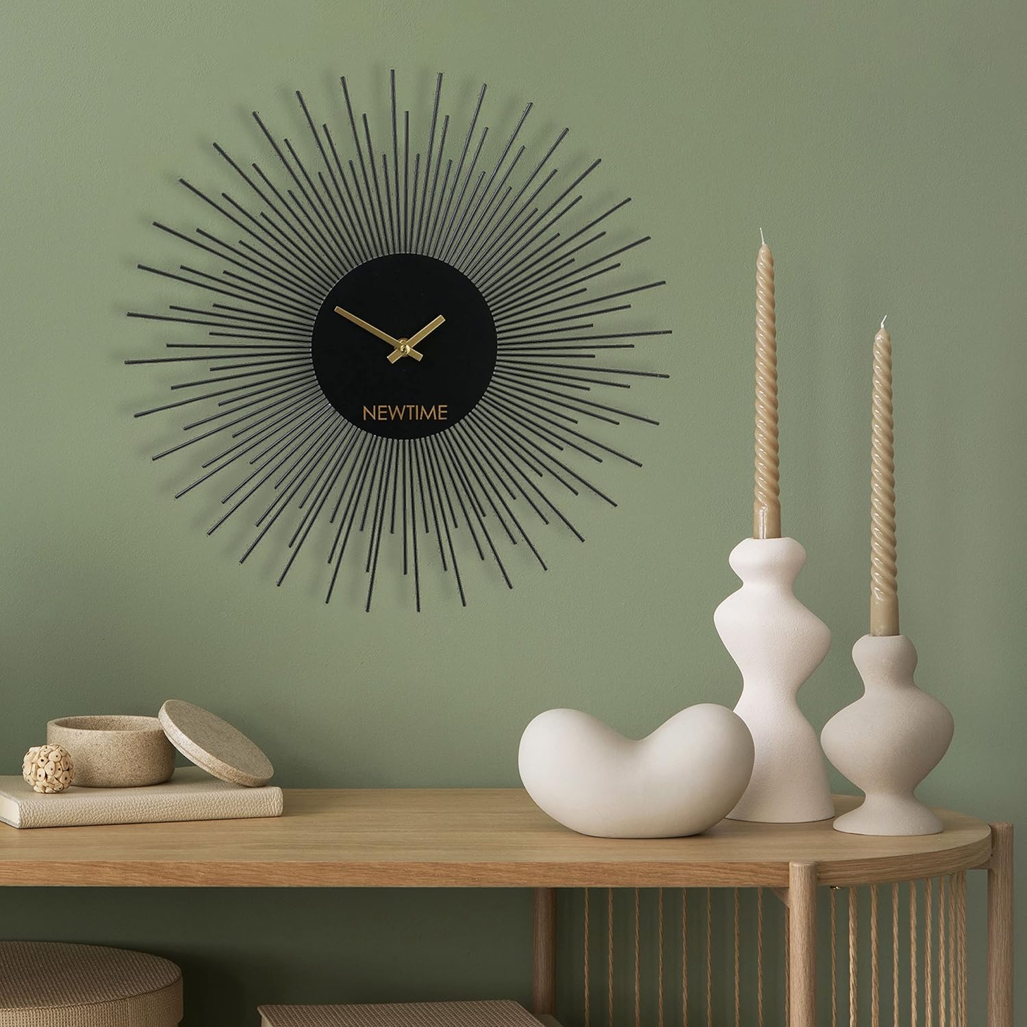 WHW Whole House Worlds Modernist Home New Time Burst – Reloj de pared con movimiento de cuarzo, color negro, manecillas doradas de 15.75 pulgadas, 1