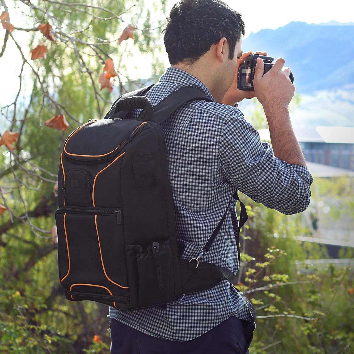 Mochila para cámara réflex digital de 39.62 cm, compartimento para portátil USA Gear cuenta con separadores acolchados, soporte para trípode,
