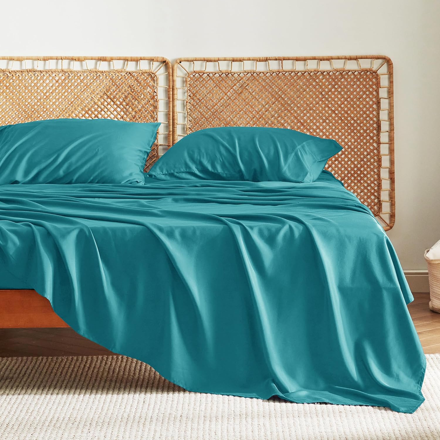 Bedsure Sábanas de tamaño matrimonial, sábanas refrescantes de tamaño matrimonial, rayón derivado del bambú, bolsillo profundo de hasta 16 pulgadas,