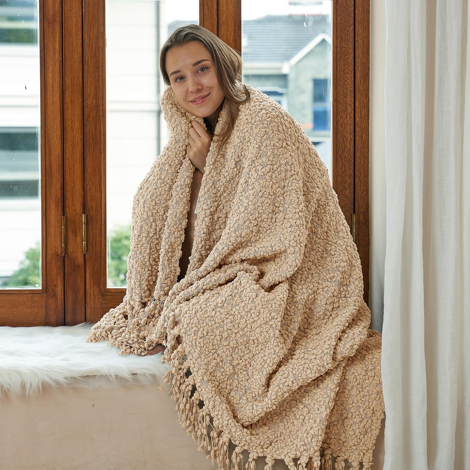 Amélie Home Manta texturizada de morera, hecha a mano con borlas, gruesa, suave y esponjosa, tejida de lujo para sillón, sofá o cama (beige, 50 x 60