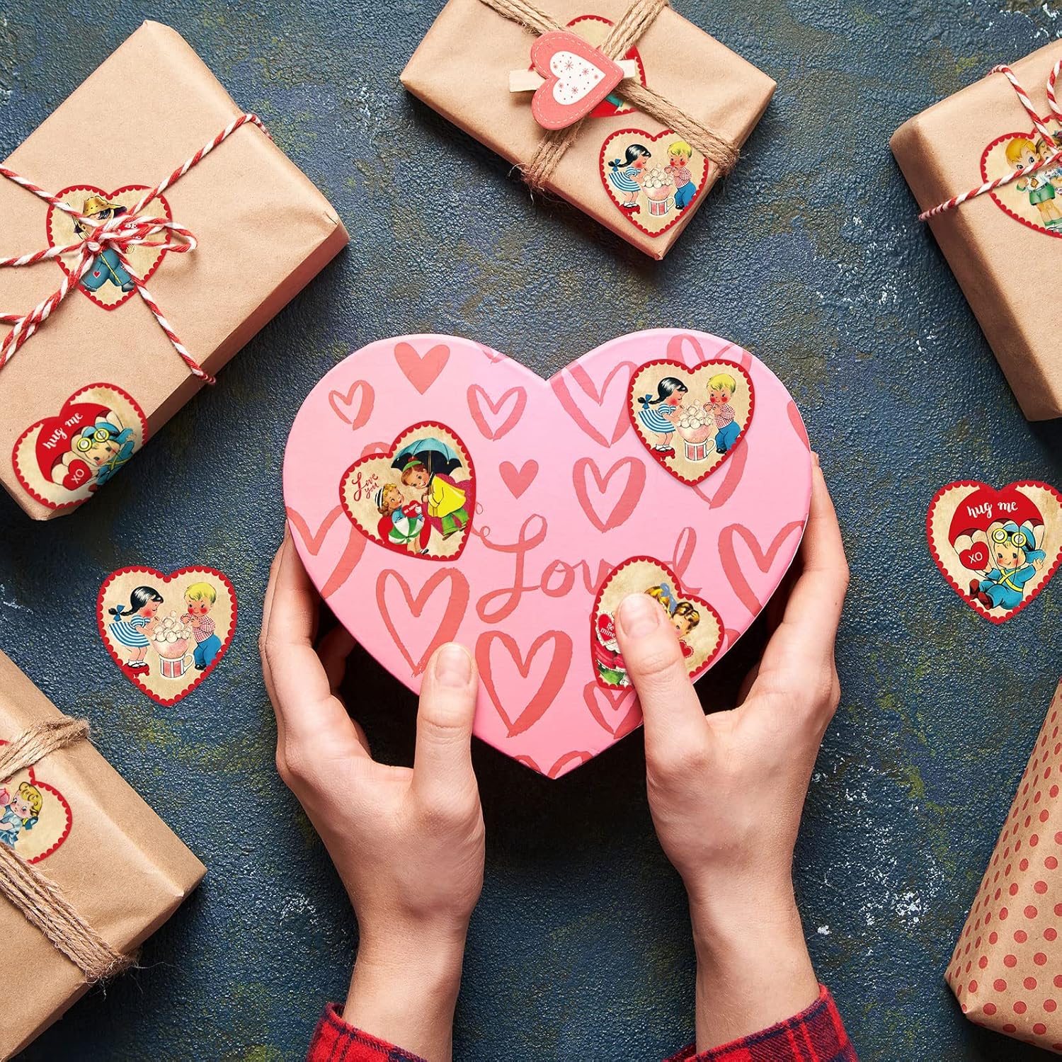 Whaline 1000 calcomanías para el día de San Valentín, estilo vintage, con forma de corazón, autoadhesivas, rollo de estilo retro, calcomanías de