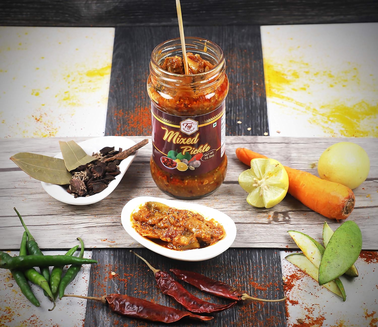 TAJ Pepinillo Mixto  Achar Mixto  Trozos de zanahoria con mango y lima  (10.58 oz)