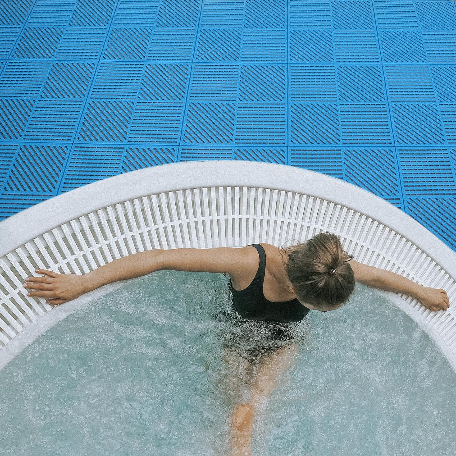 Paquete de 18 baldosas modulares entrelazadas antideslizantes de drenaje para áreas resbaladizas como ducha, piscina, sauna, patio, barco, 12 x 12