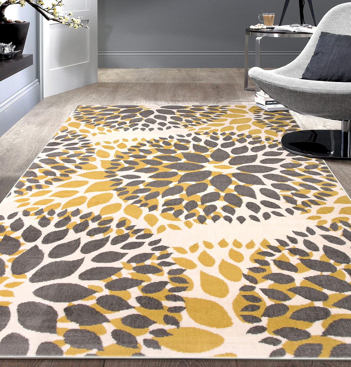Tapete de diseño floral moderno, Polipropileno, Amarillo, 5′ x 7′