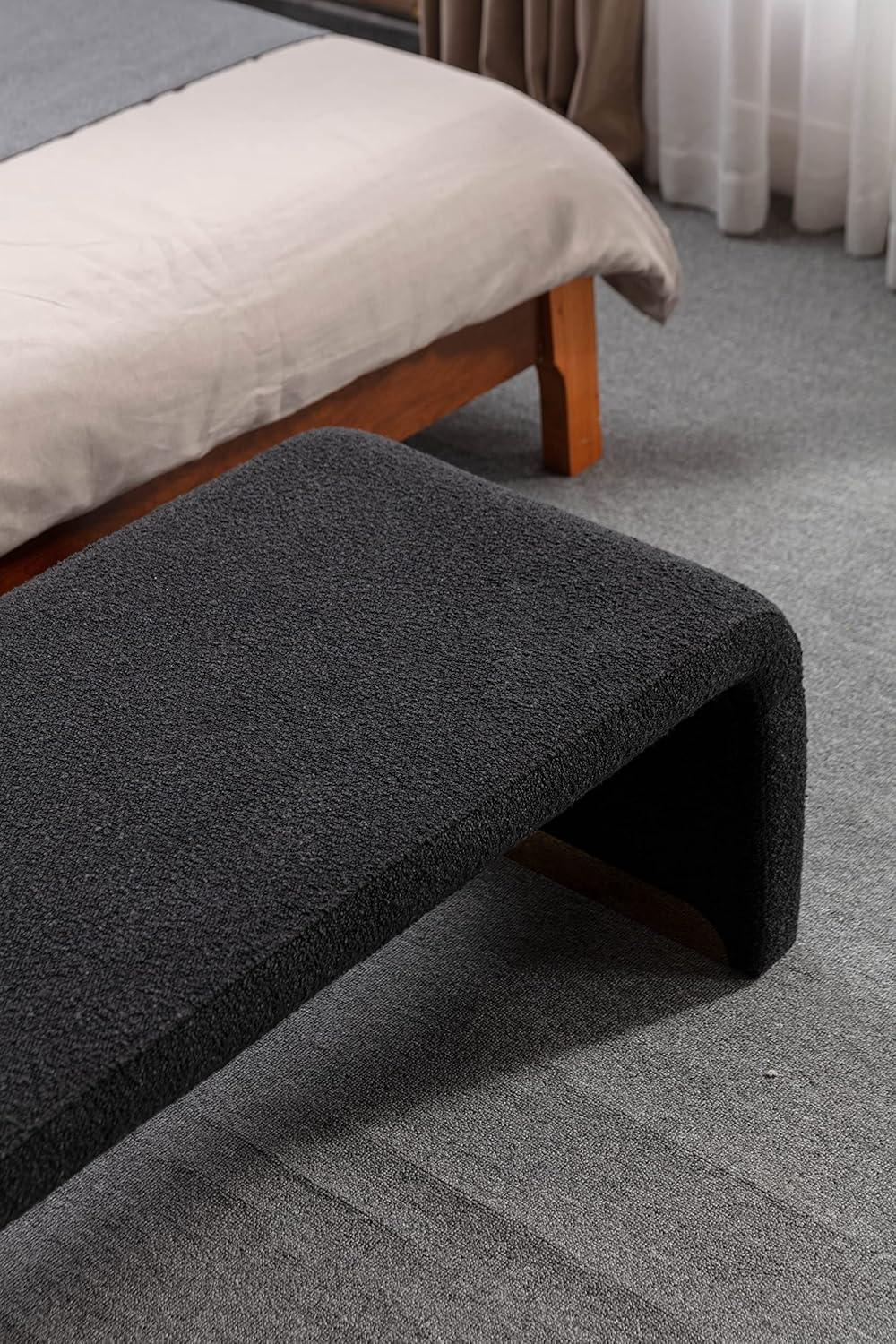 Banco de tela Boucle con reposapiés otomano para dormitorio, banco de zapatos con patas de metal dorado, color negro