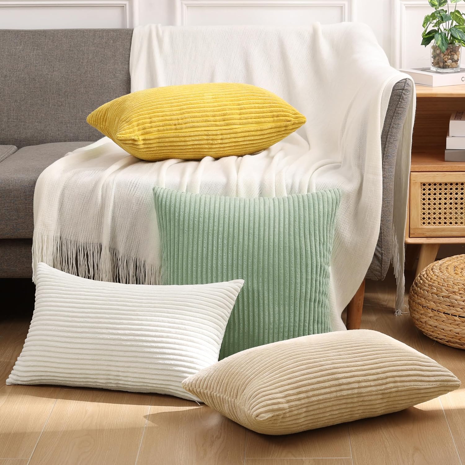 Mecatny Juego de 2 fundas de almohada de pana de 16 x 16 pulgadas, fundas decorativas a rayas para sala de estar y cama, fundas cuadradas suaves