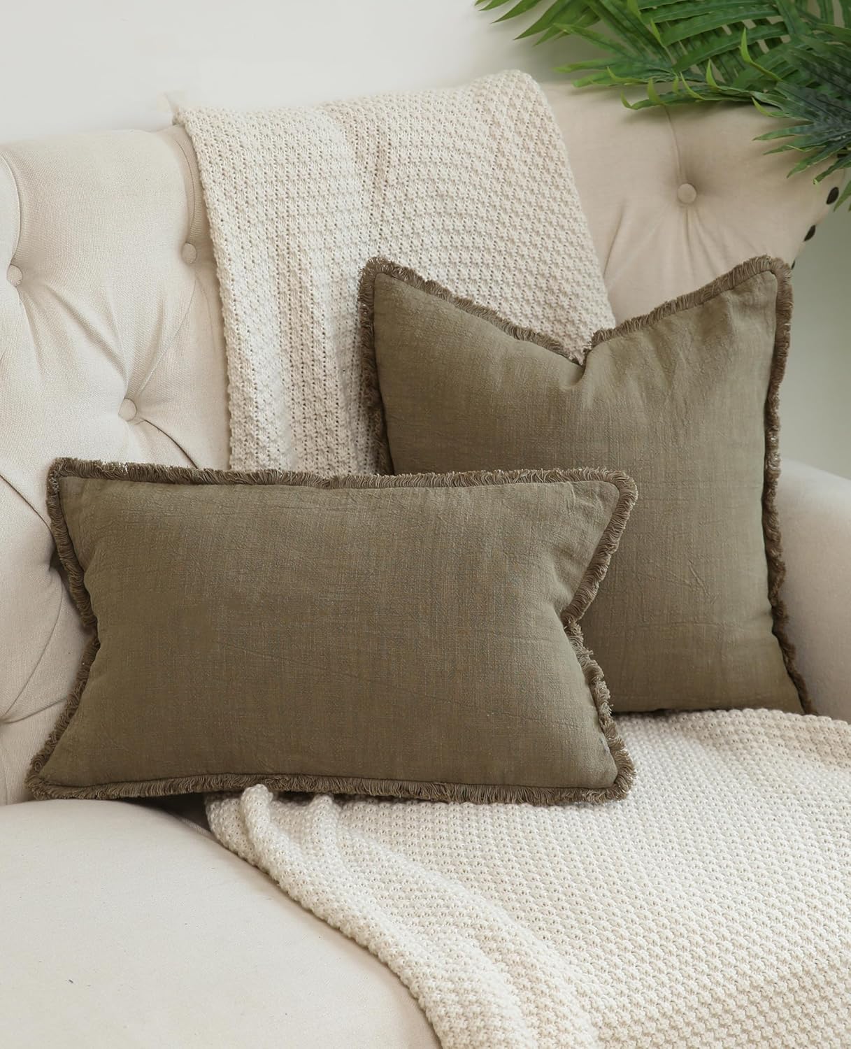 Hckot Funda de almohada de Navidad de 12 x 20 pulgadas, funda de almohada lumbar verde con borlas y flecos, cojines decorativos rústicos para sofá,