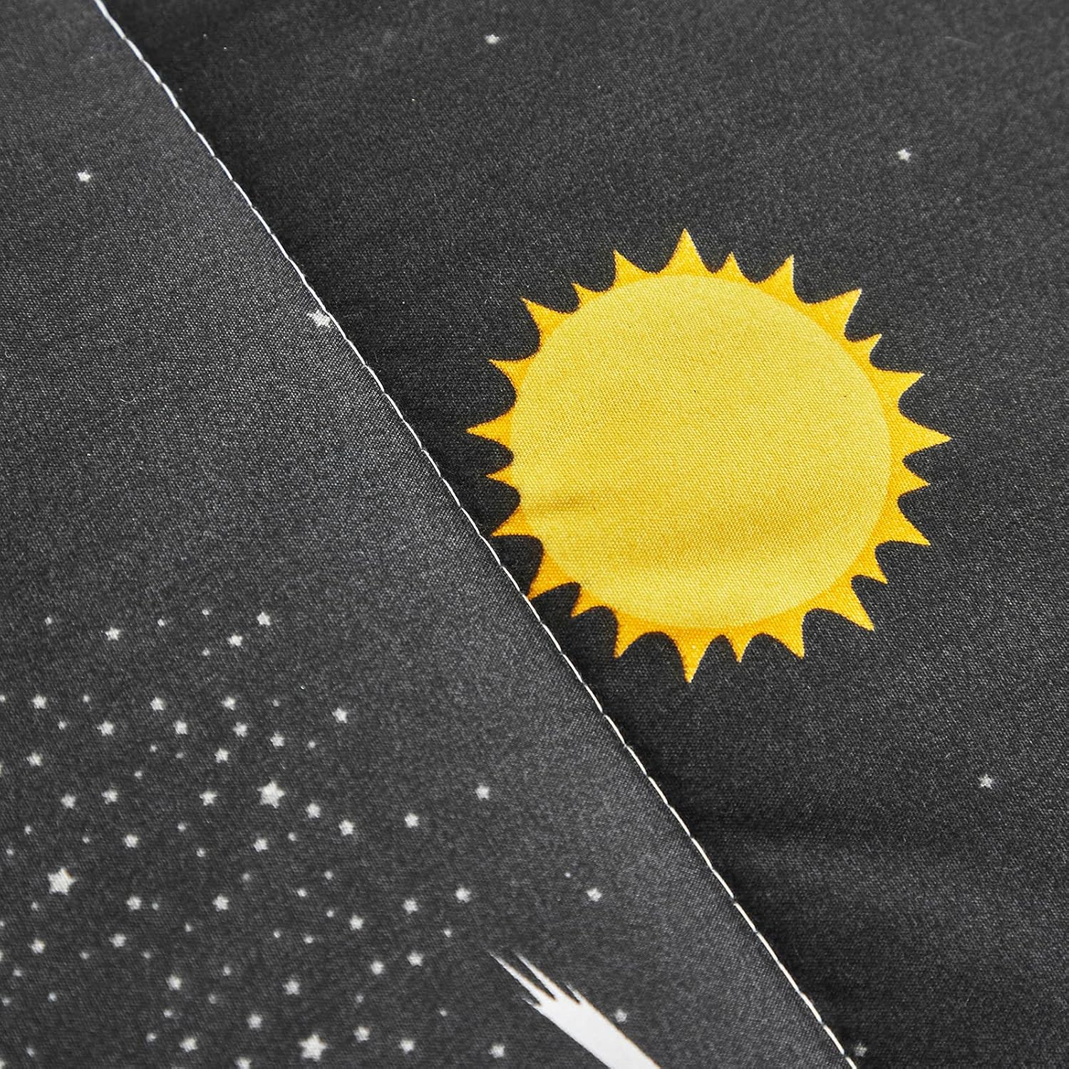 UOZZI BEDDING Juego de ropa de cama de 4 piezas para niños pequeños, estilo espacial negro con estrellas y planetas, color negro, lindo incluye