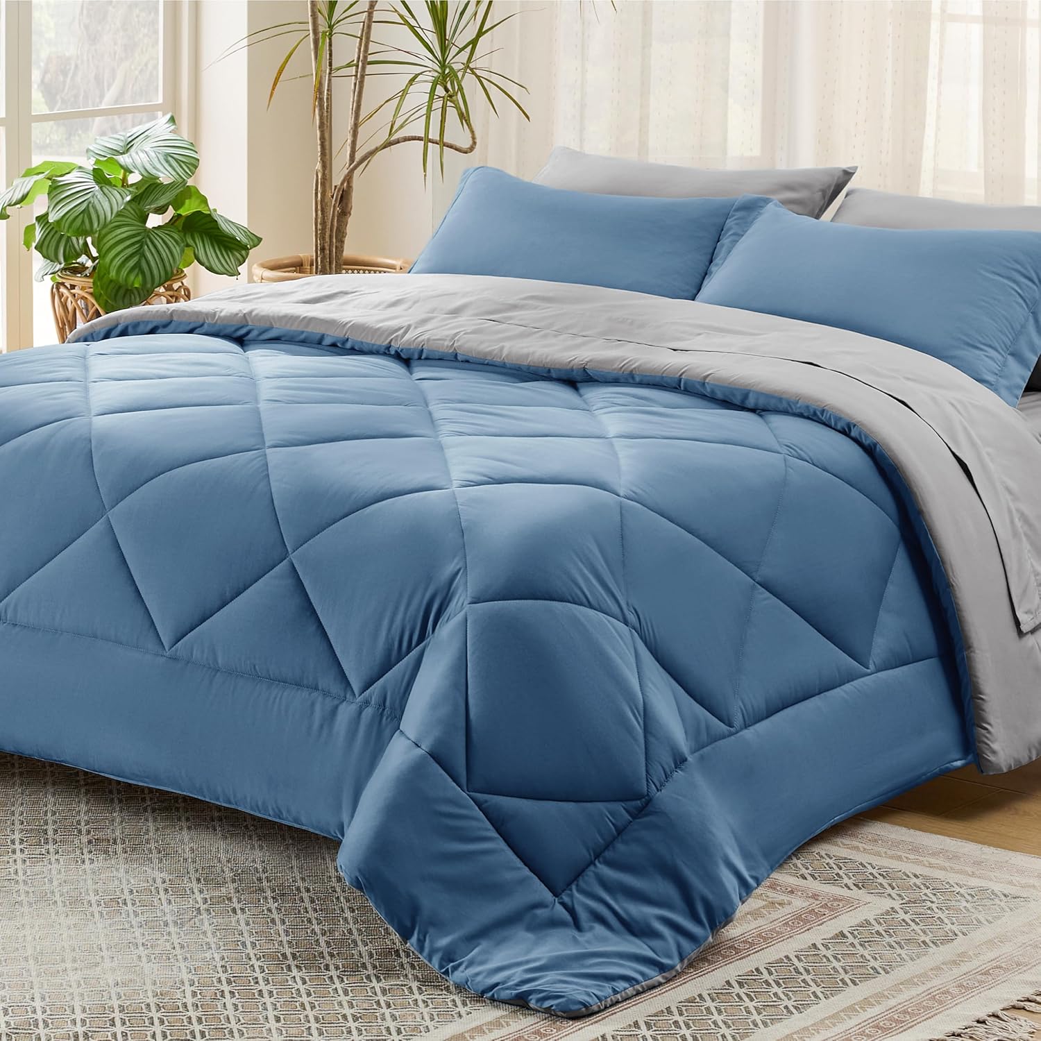 Bedsure Juego de edredón, California king, reversible, de 7 piezas, en una bolsa, con edredón, sábanas, fundas de almohada y fundas, azul