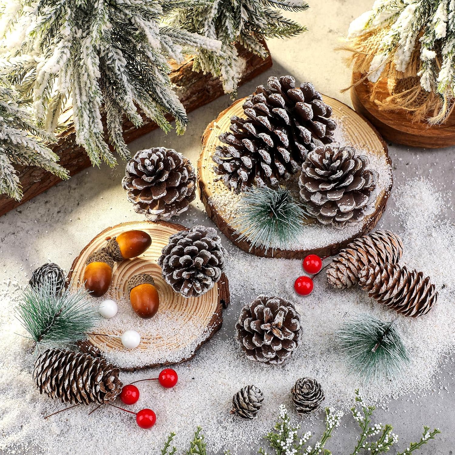 Hotop Juego de 280 conos de pino de Navidad, ramas de pino, bayas, piñas de nieve naturales, bellotas y bayas rojas, decoraciones de corona de