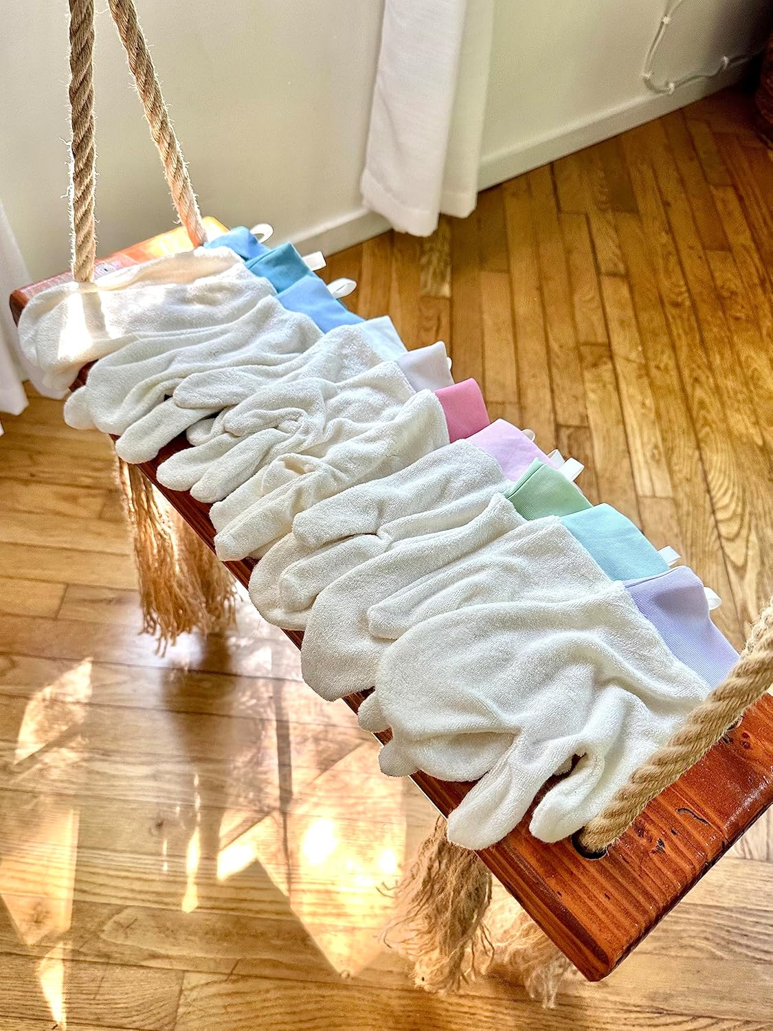 Nooks & Crannies – Par de guantes de lavado de bambú orgánico para recién nacidos, bebés, niños pequeños, paño para piel sensible, fácil y cómodo de