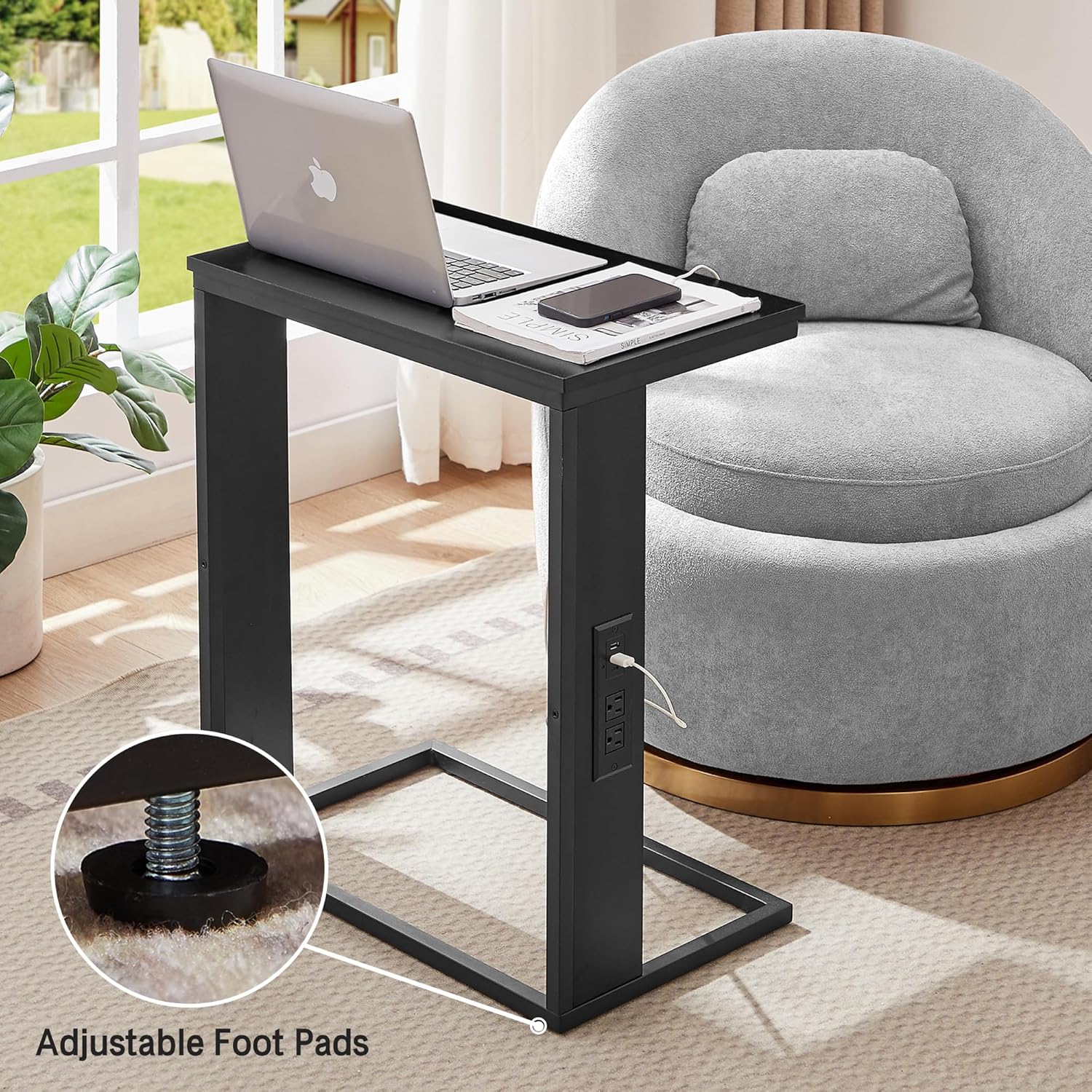 Vagusicc Mesa auxiliar en forma de C con estación de carga, mesa auxiliar pequeña para sofá con salidas y puertos USB para sala de estar,