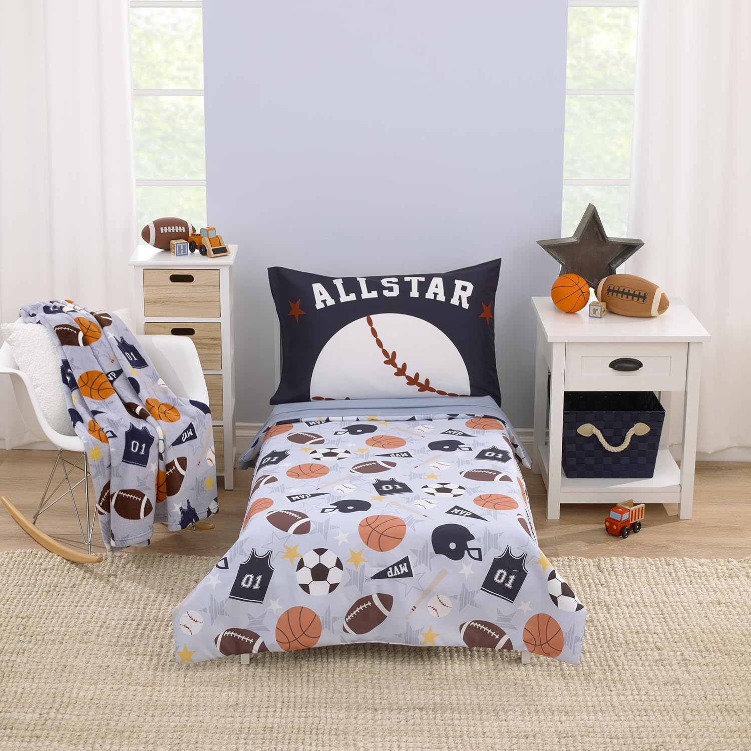 Everything Kids Sports – Juego de cama Allstar de 4 piezas para niños pequeños, gris, azul marino, naranja y marrón, edredón, sábana bajera