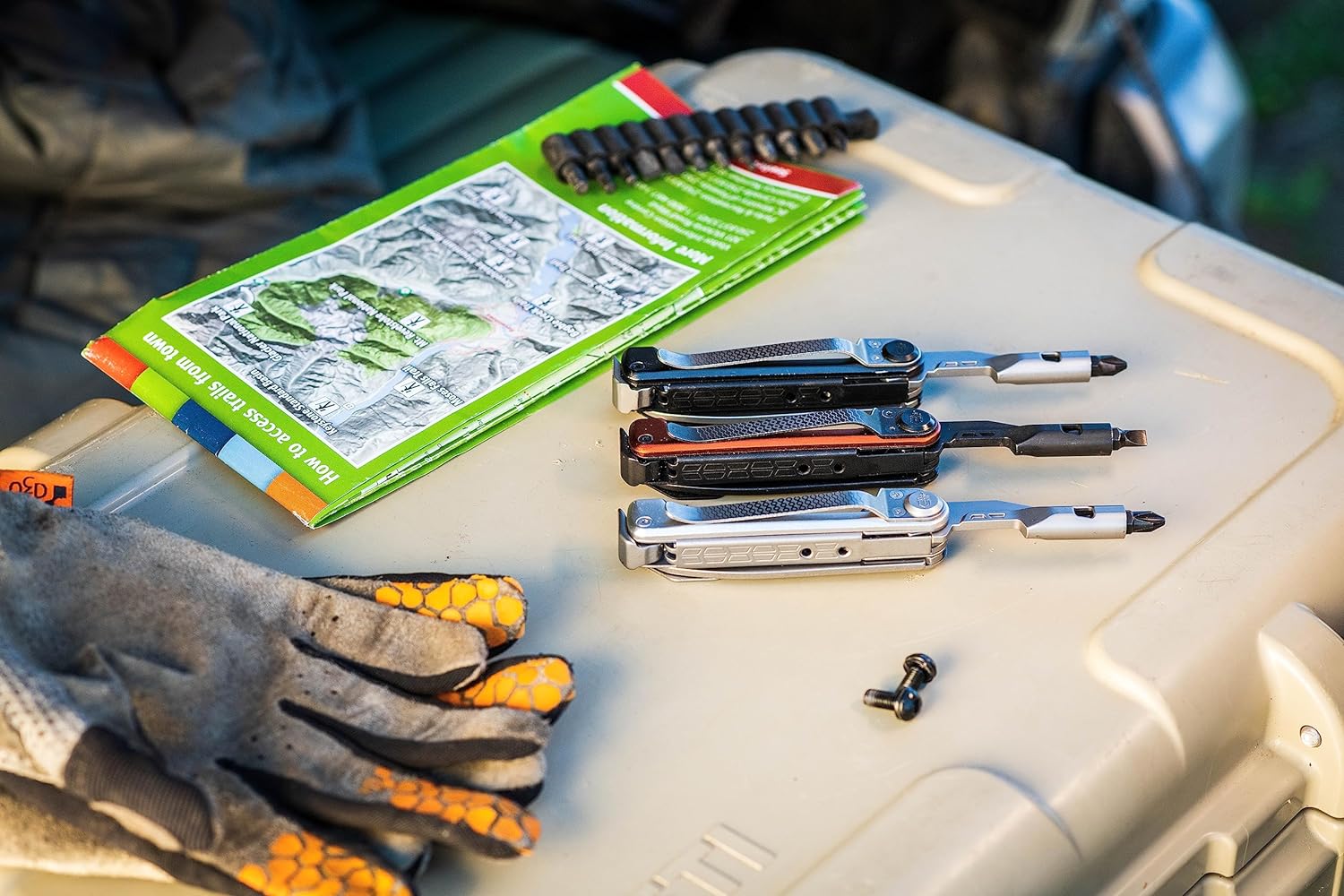 Gerber Gear Armbar Trade – Multiherramienta 8 en 1 – Hoja de borde liso de 2.5 pulgadas, barra de palanca, martillo – Equipo y equipo EDC – Onyx