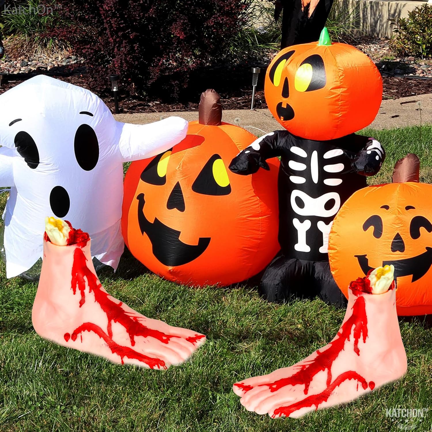 KatchOn, Pies falsos realistas de Halloween, tamaño estándar, pies sangrientos para decoración de fiesta de Halloween, accesorios de pies de