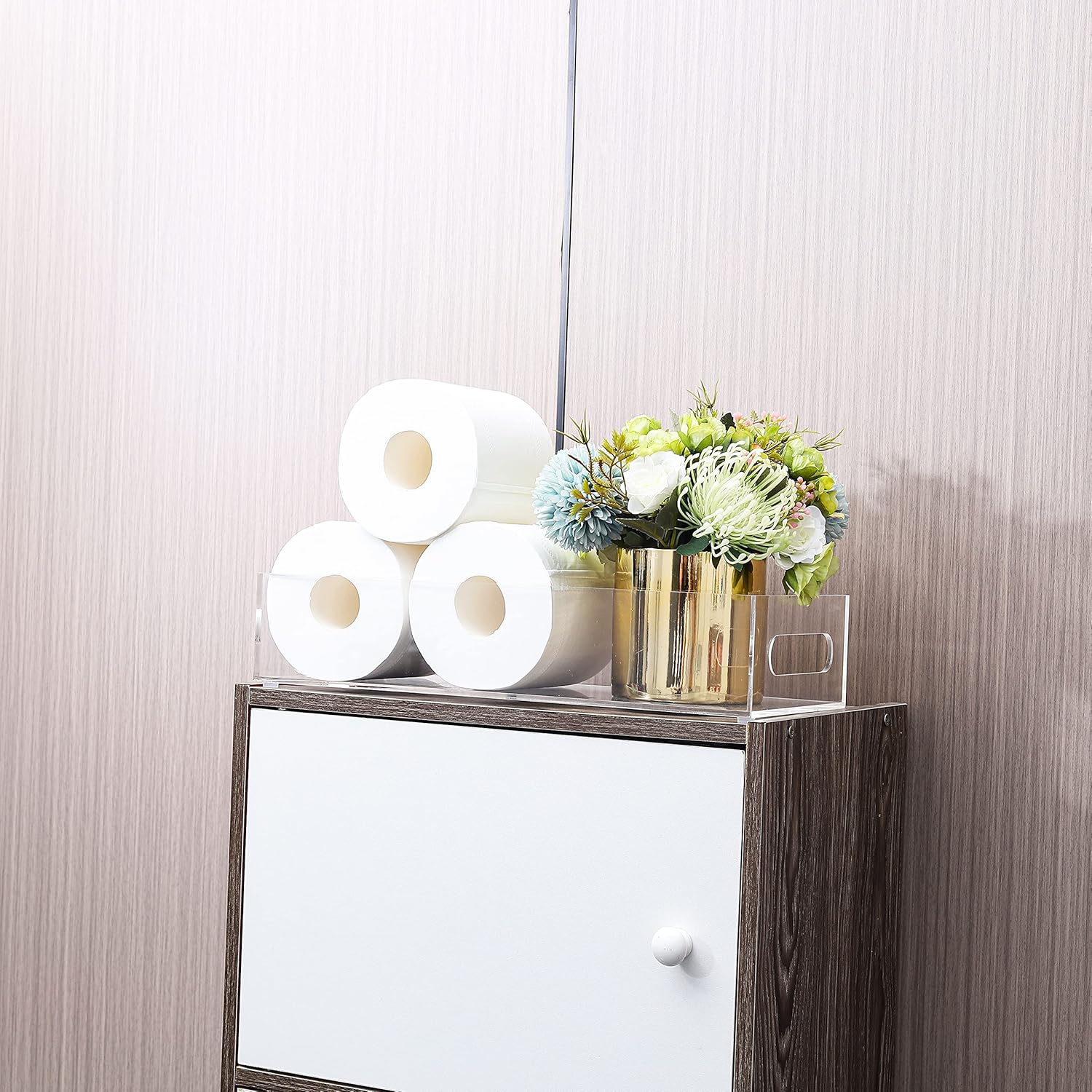 IEEK Cesta de papel higiénico, soporte de papel higiénico acrílico con bandeja de baño moderna con asa y alfombrillas antideslizantes para
