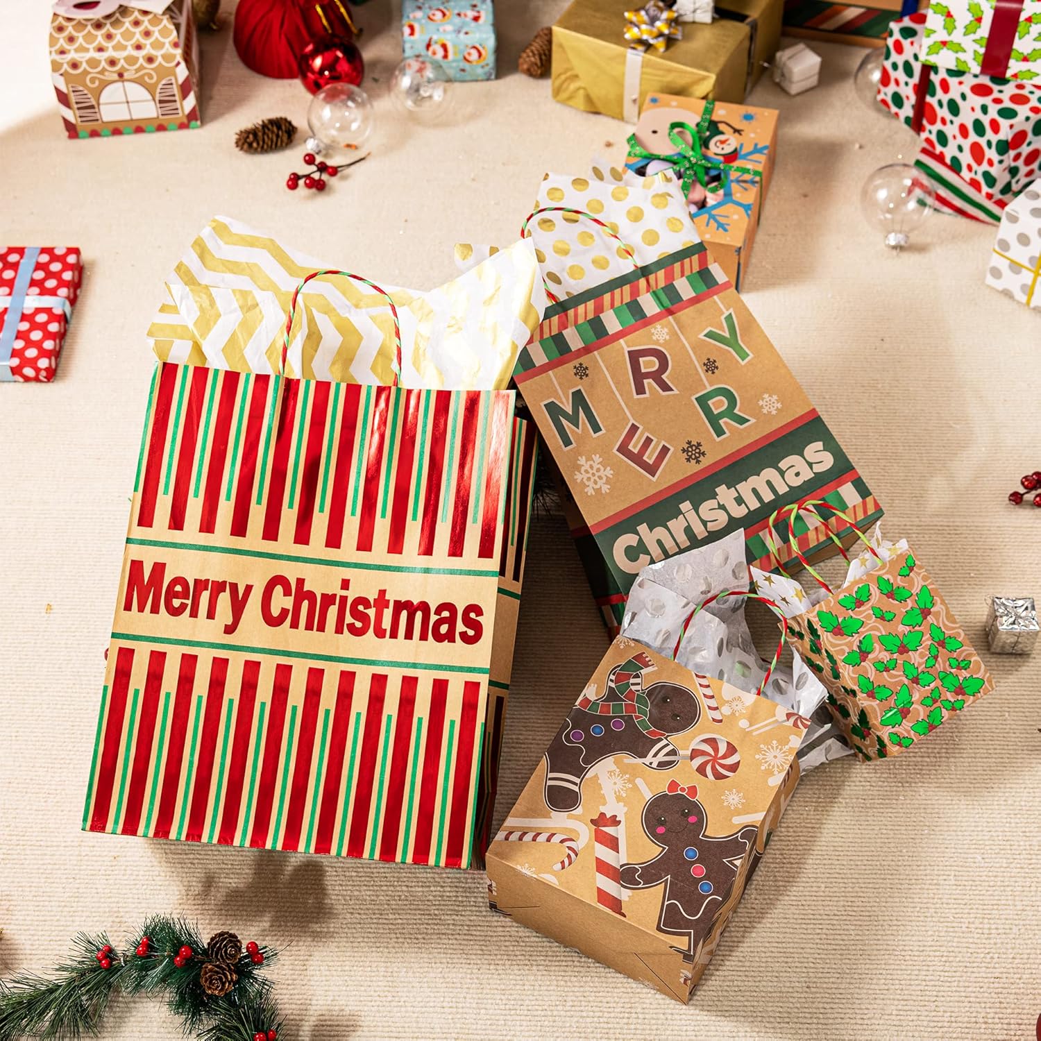 JOYIN 24 bolsas de regalo de papel de estraza de papel de estraza de Navidad de varios tamaños con asas de cordel para decoración de regalo de
